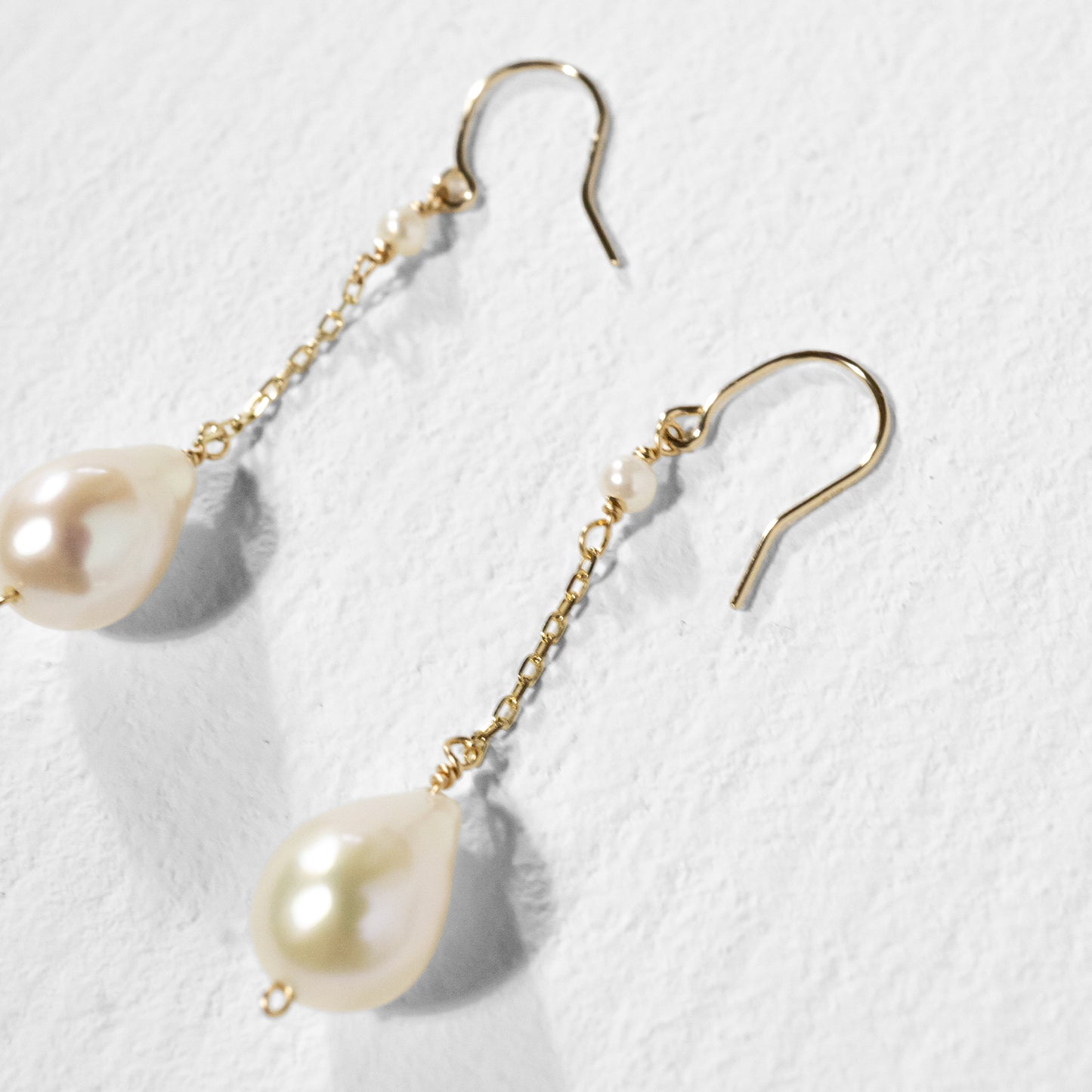 【受注生産】25AW TRIFLES フック&チェーンドロップパールピアス P0180