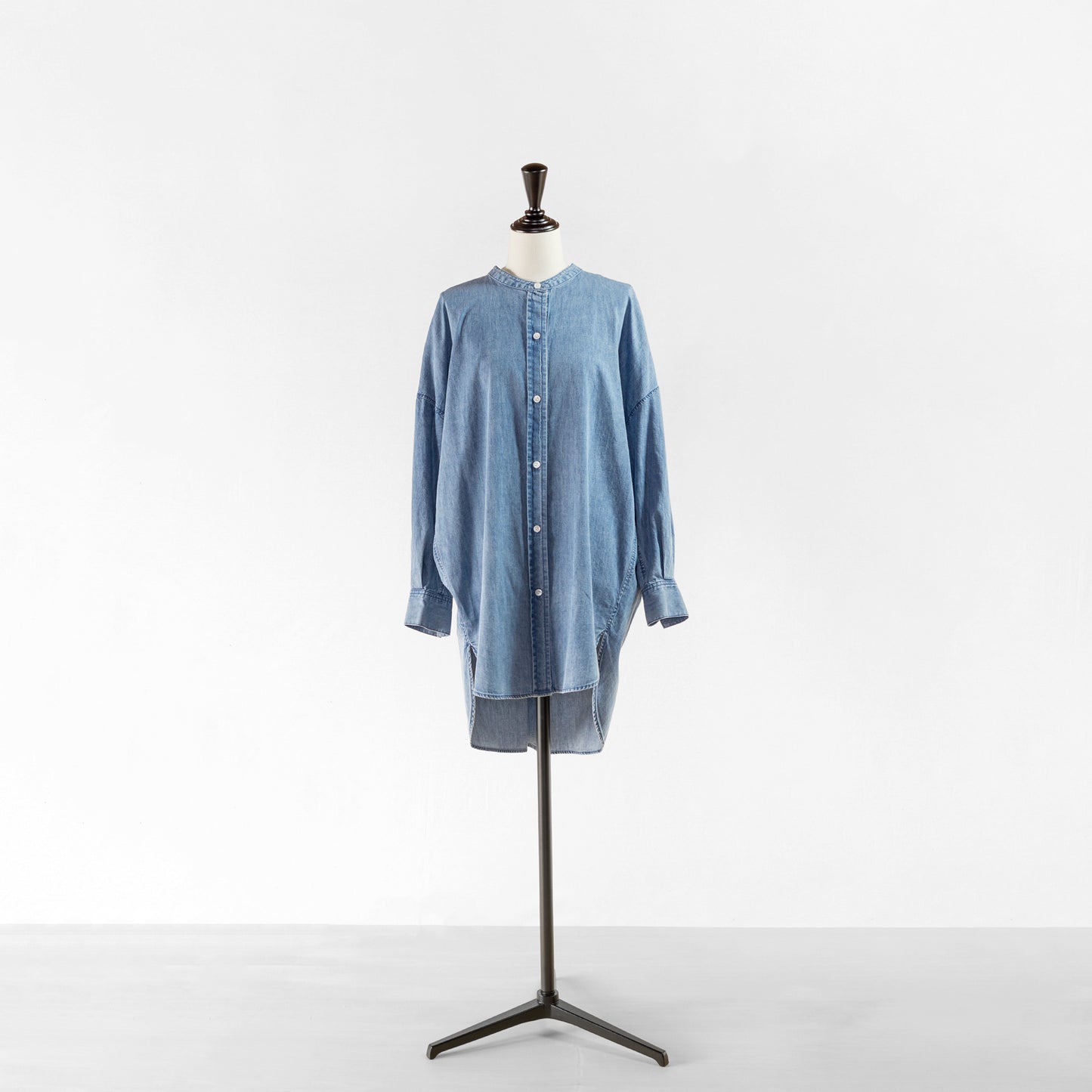 cafune CHAMBRAY BAND COLLAR LONG SHIRT