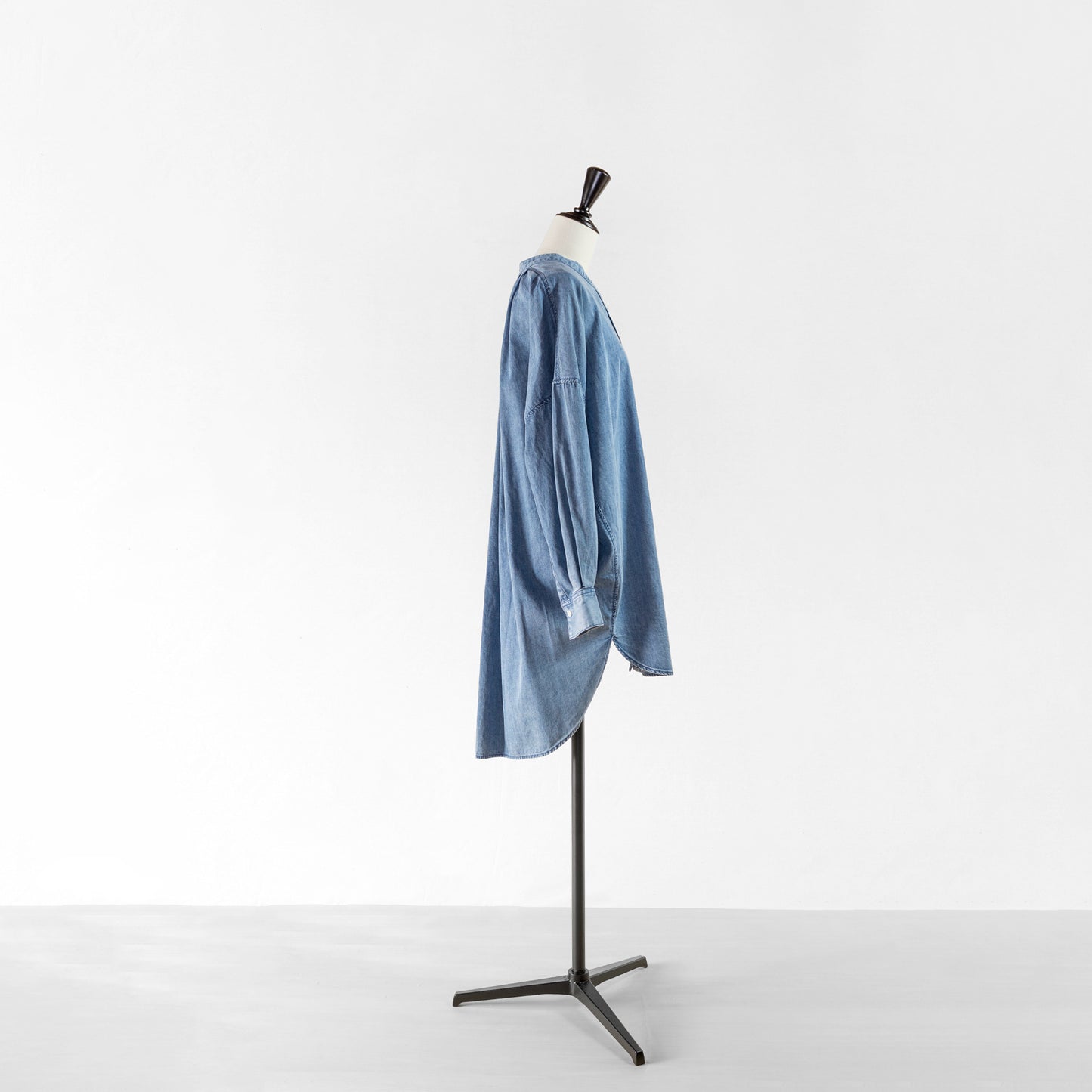 cafune CHAMBRAY BAND COLLAR LONG SHIRT