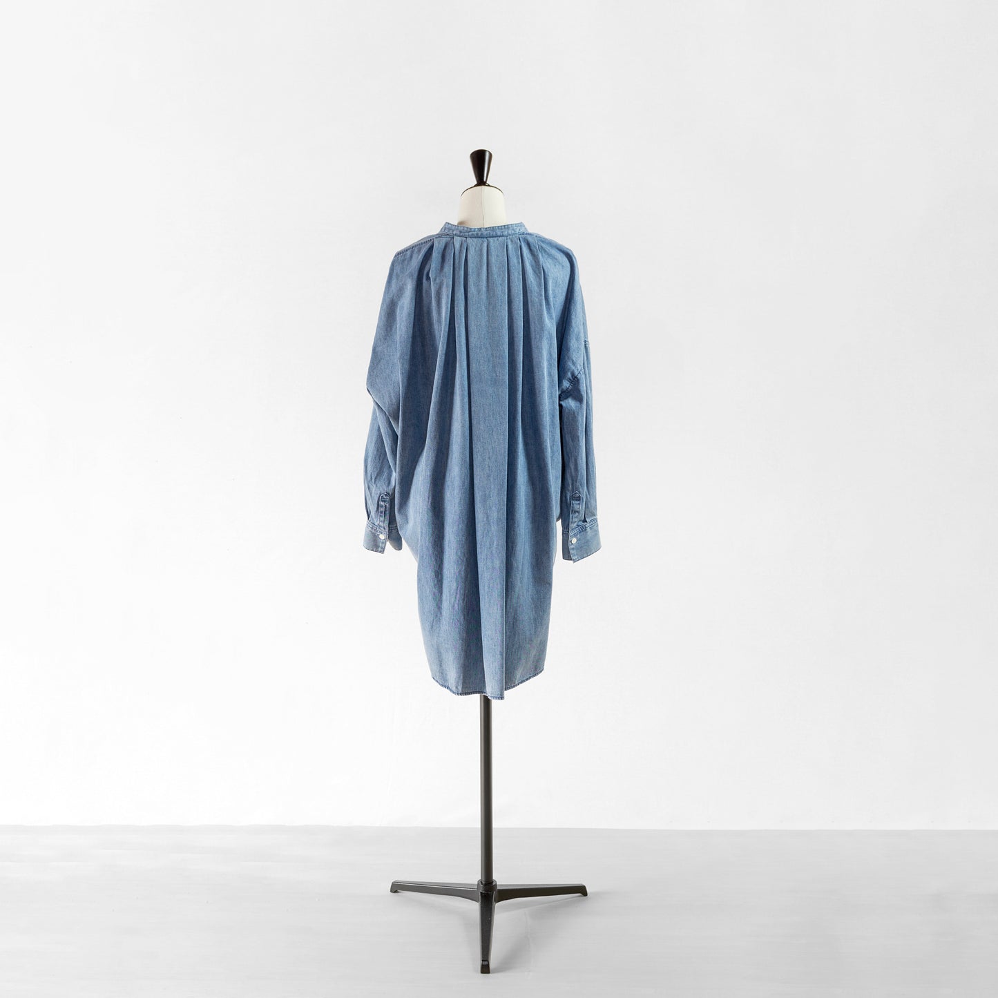 cafune CHAMBRAY BAND COLLAR LONG SHIRT