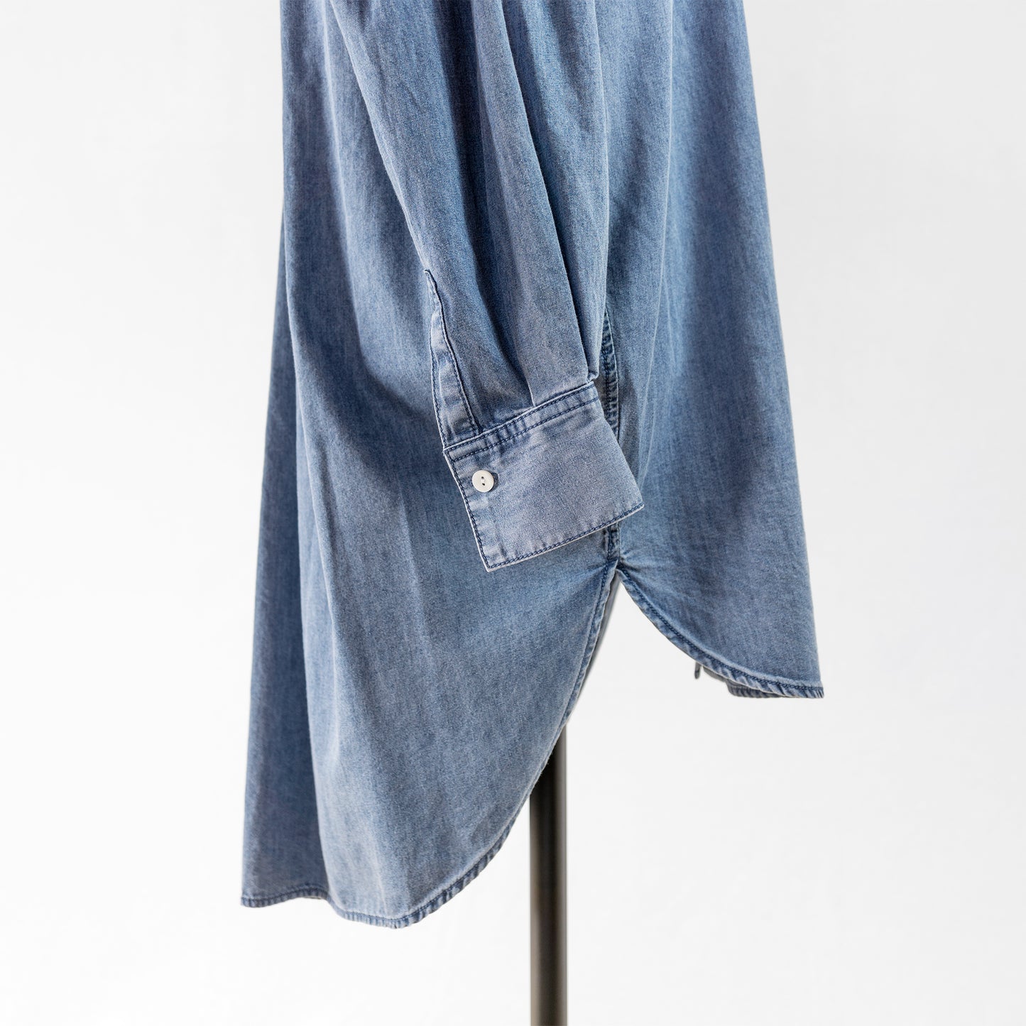 cafune CHAMBRAY BAND COLLAR LONG SHIRT