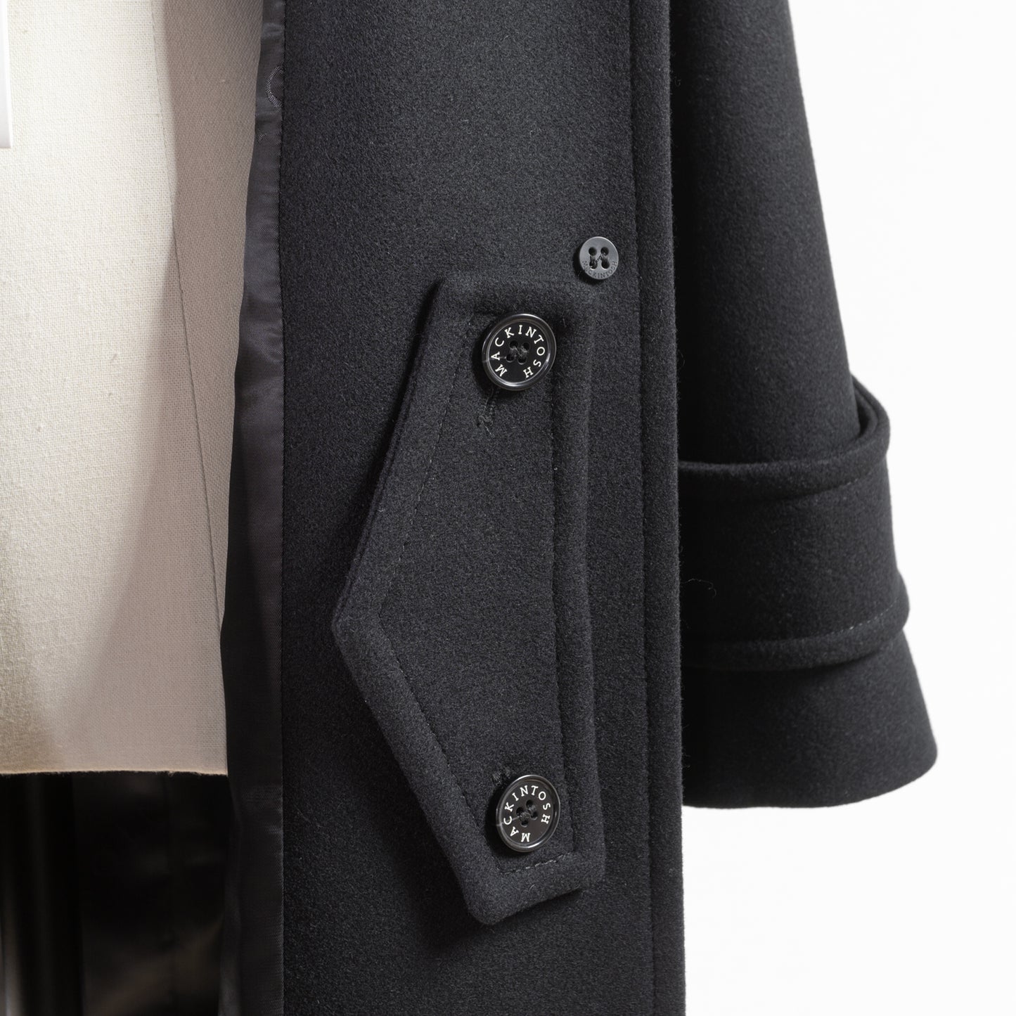 MACKINTOSH NEW HUMBIE LOGO BOTTON