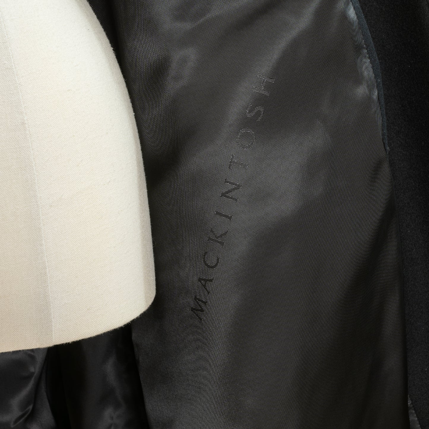 MACKINTOSH NEW HUMBIE NO COLLAR METAL BUTTON