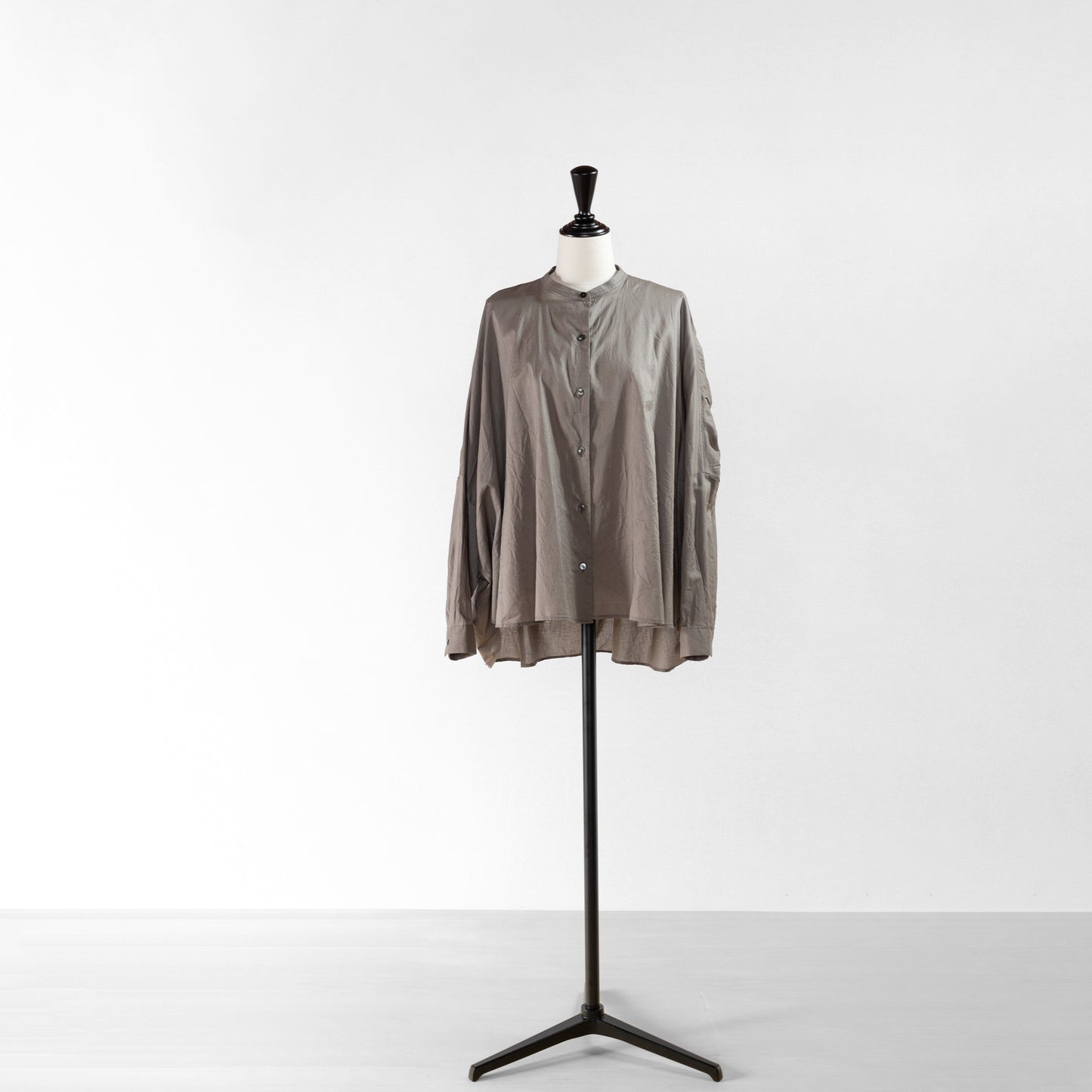 mizuiro ind BACK GATHERD WIDE SHIRT