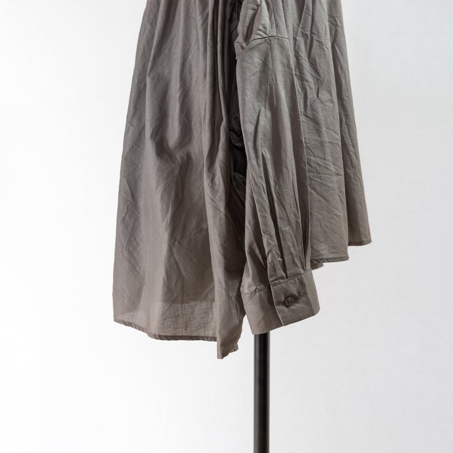 mizuiro ind BACK GATHERD WIDE SHIRT