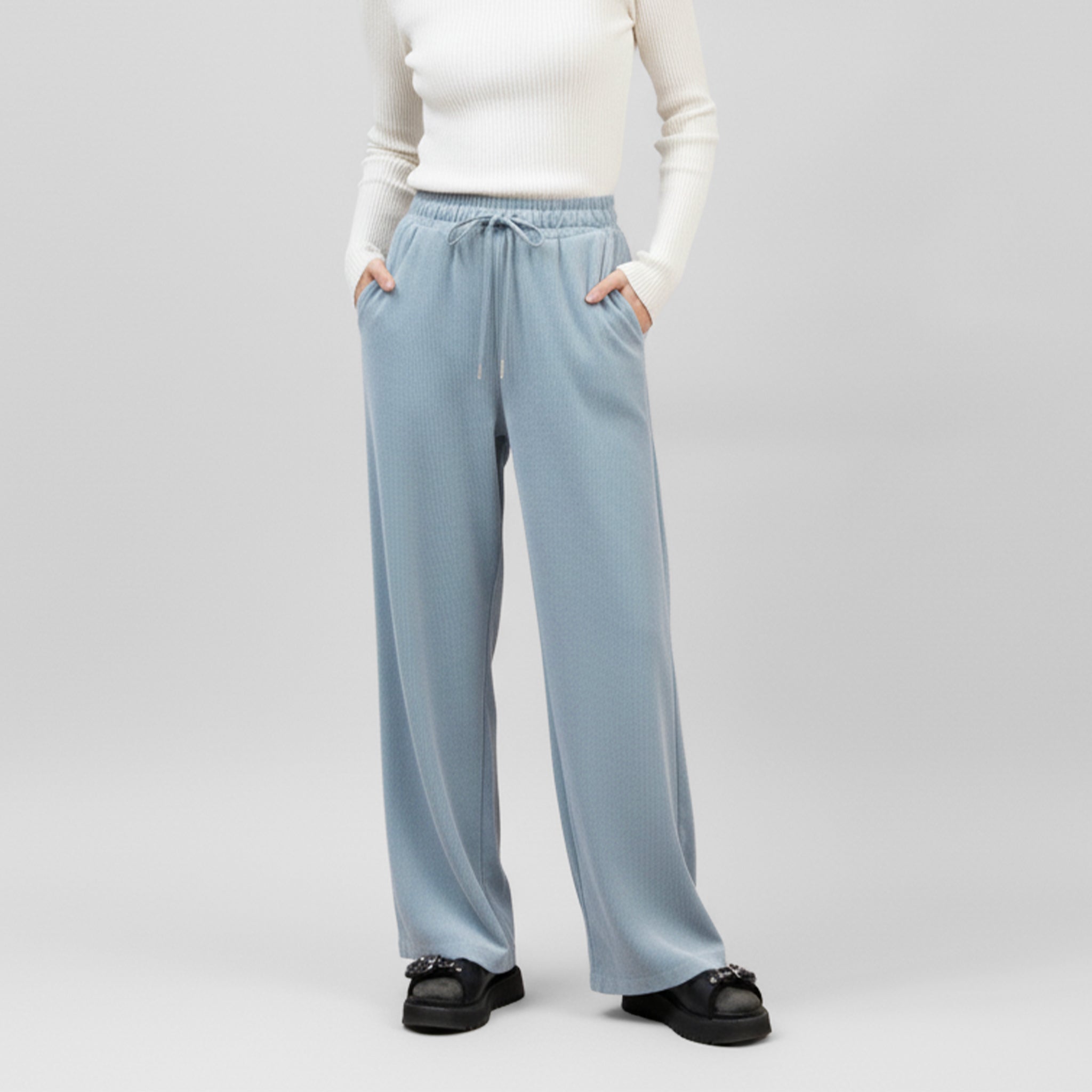 ONTADE公式｜PASSIONE ストレッチコーデュロイワイドパンツの通販