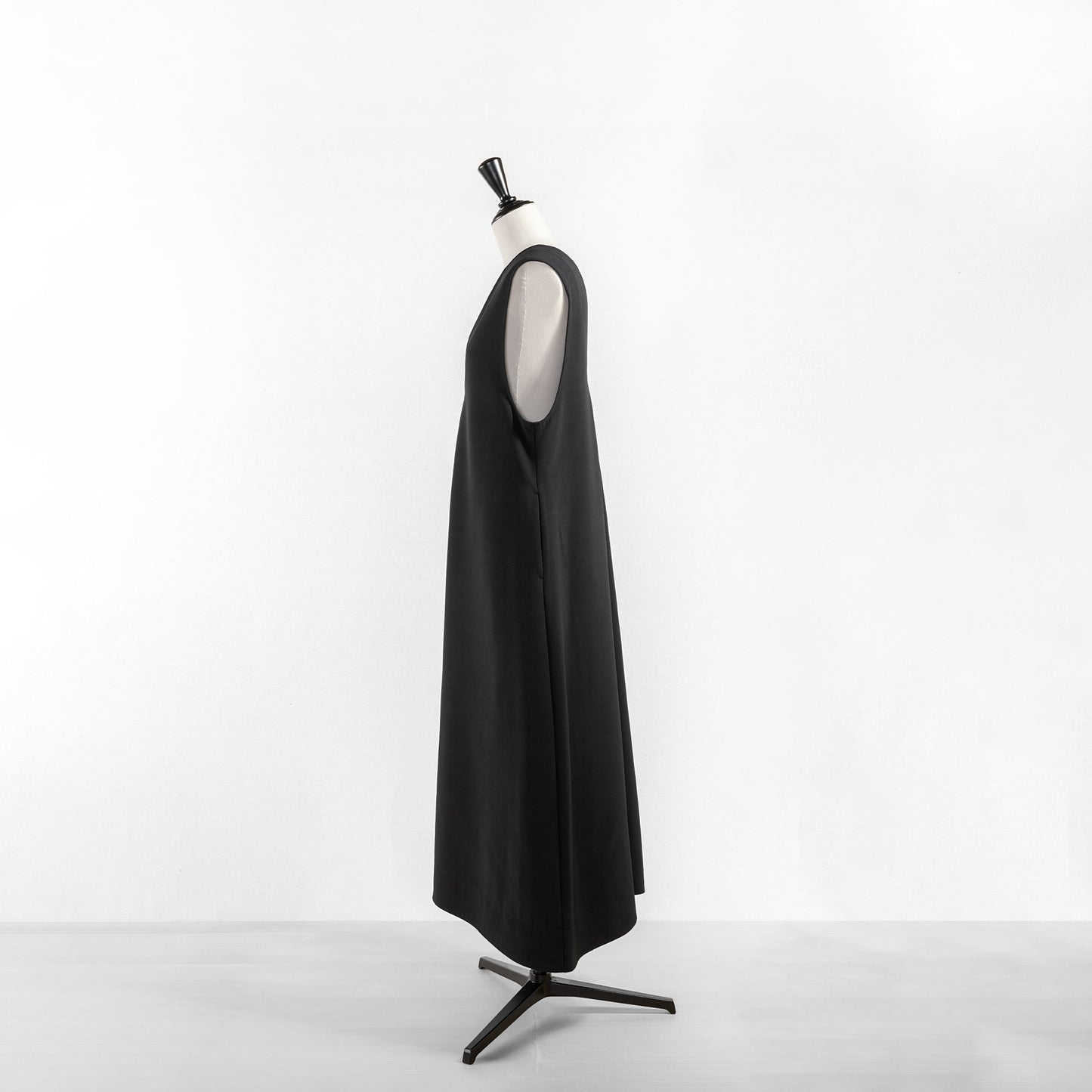 PASSIONE V-NECK JUMPER SKIRT