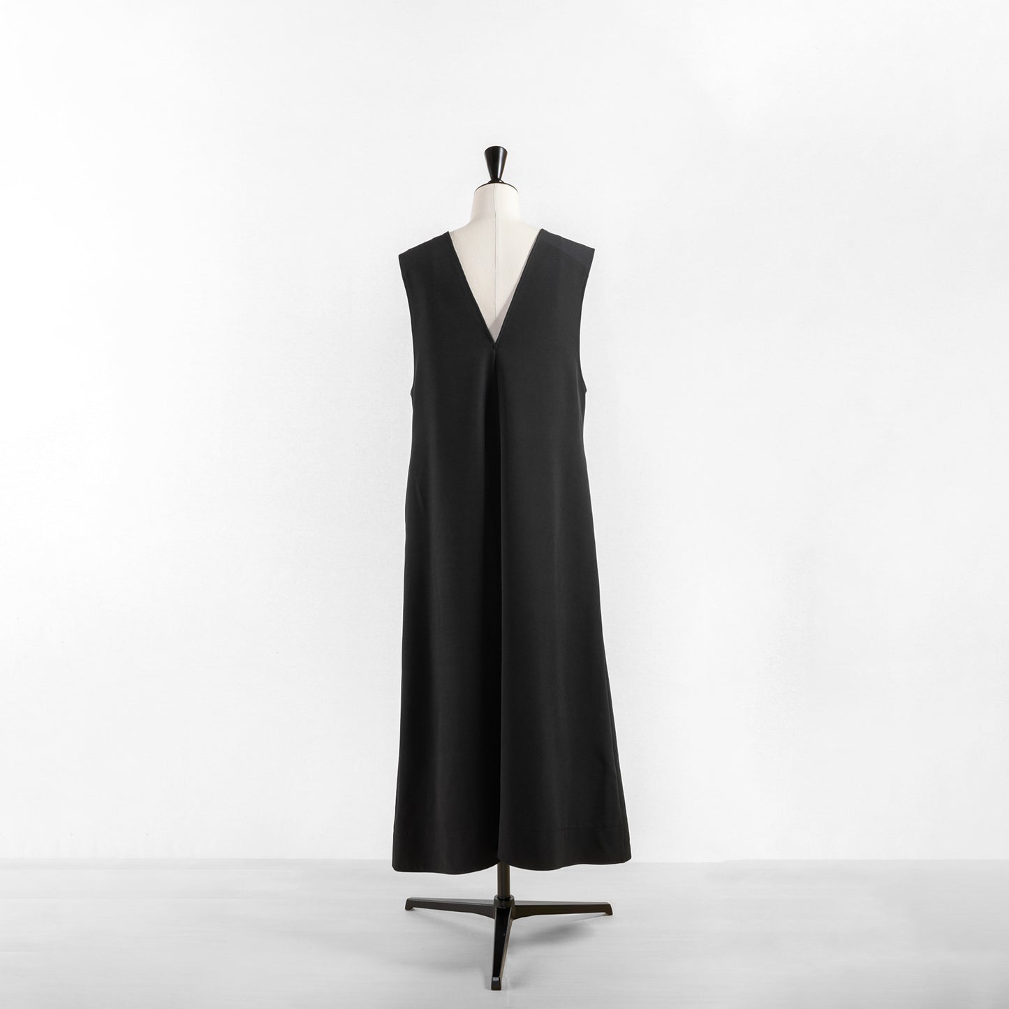 PASSIONE V-NECK JUMPER SKIRT