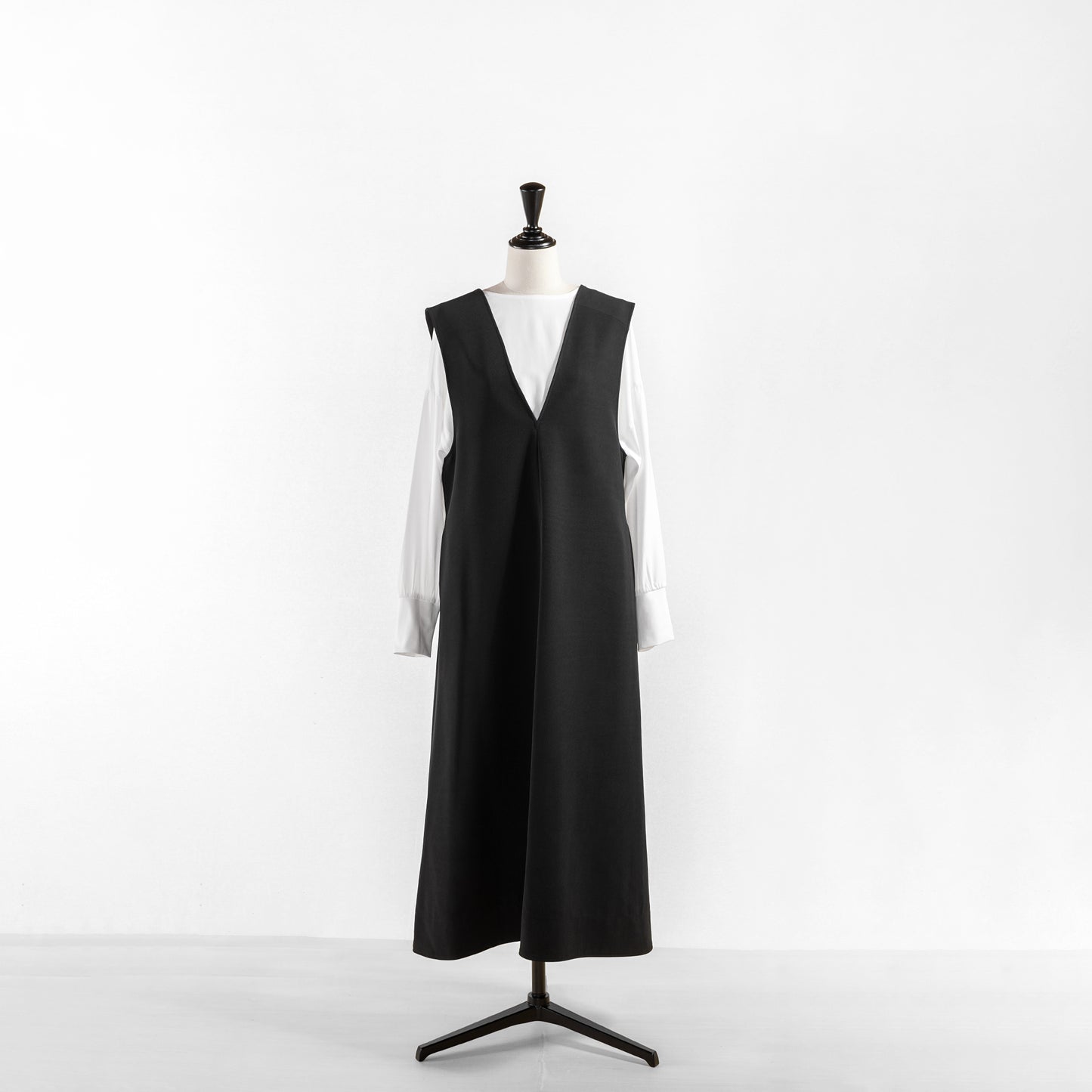 PASSIONE V-NECK JUMPER SKIRT