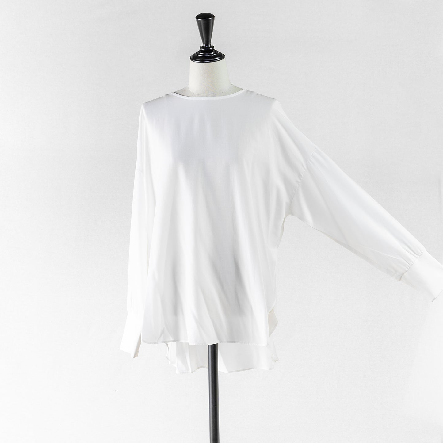PASSIONE BACK BUTTON BLOUSE