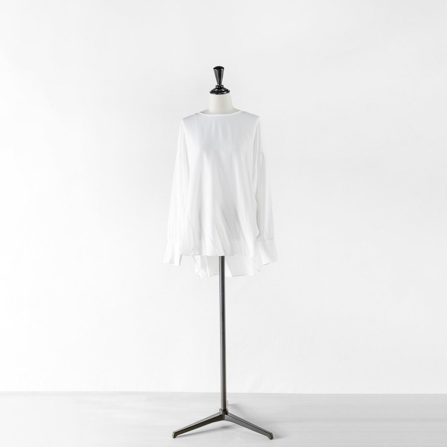 PASSIONE BACK BUTTON BLOUSE