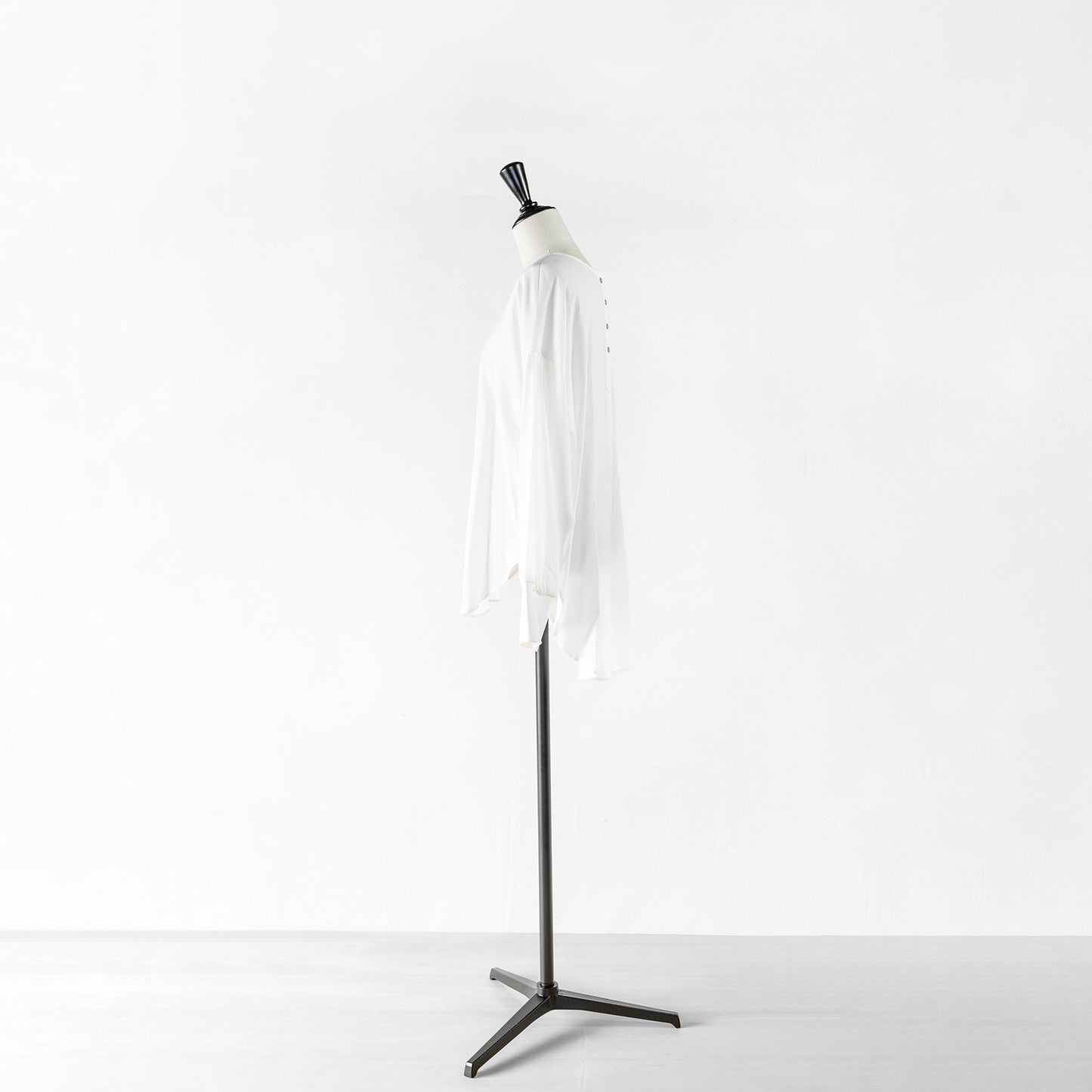 PASSIONE BACK BUTTON BLOUSE