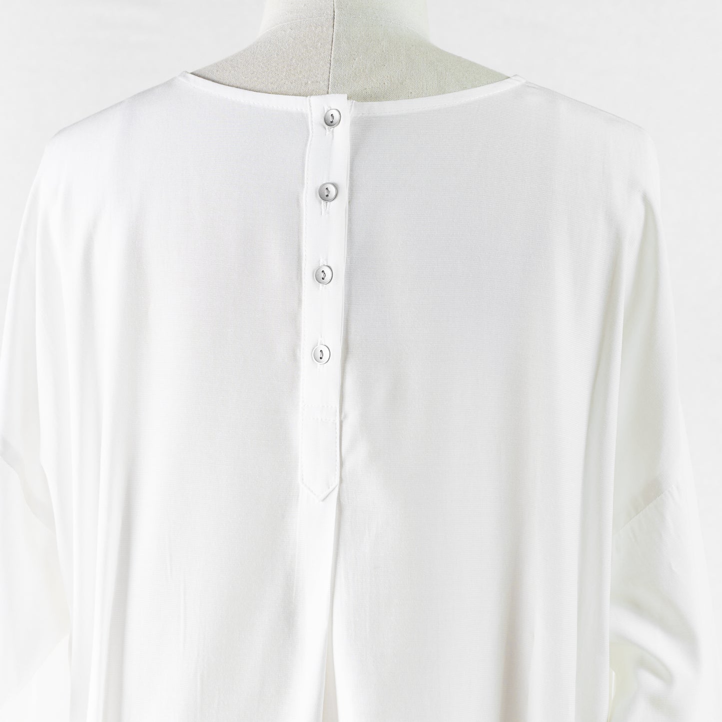 PASSIONE BACK BUTTON BLOUSE