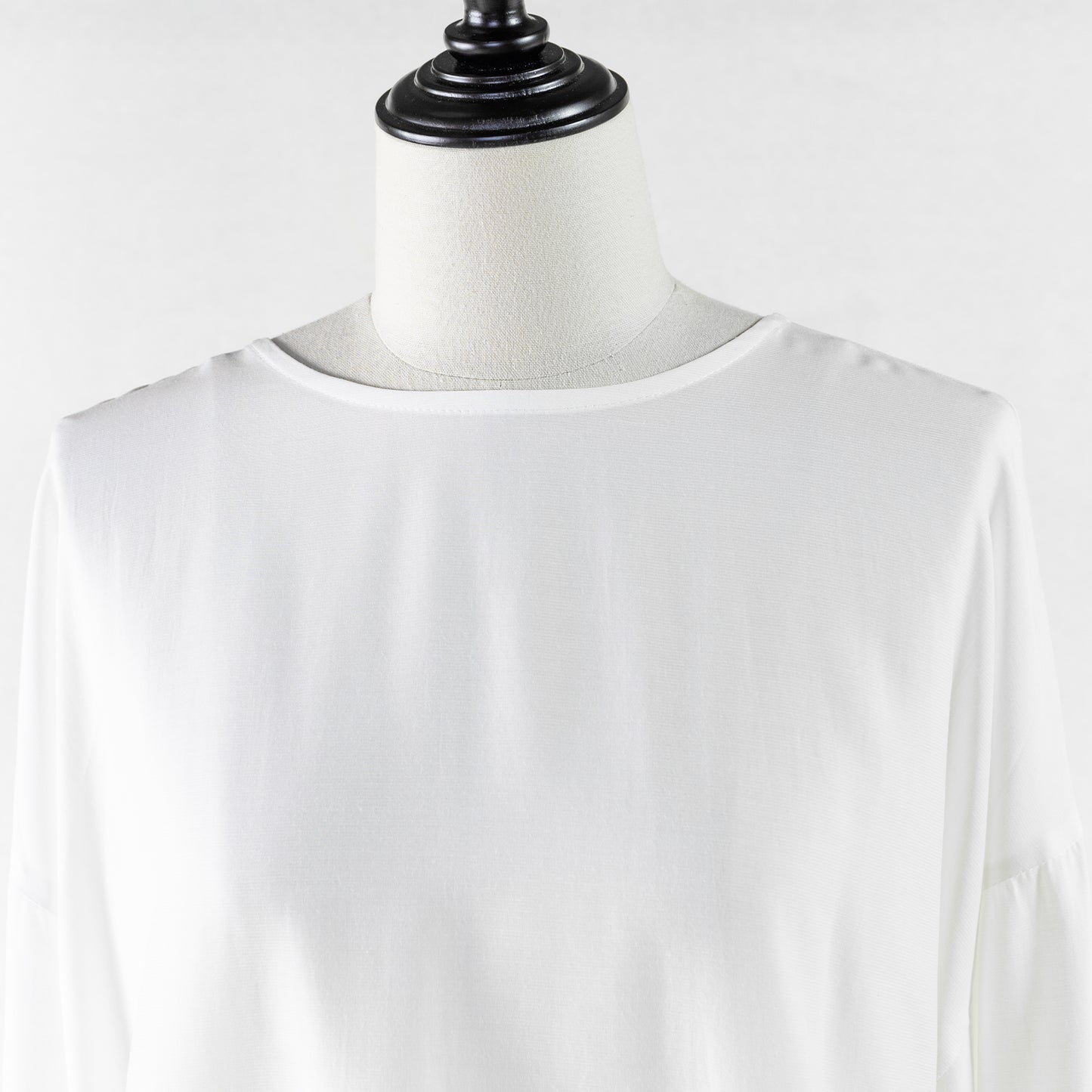 PASSIONE BACK BUTTON BLOUSE