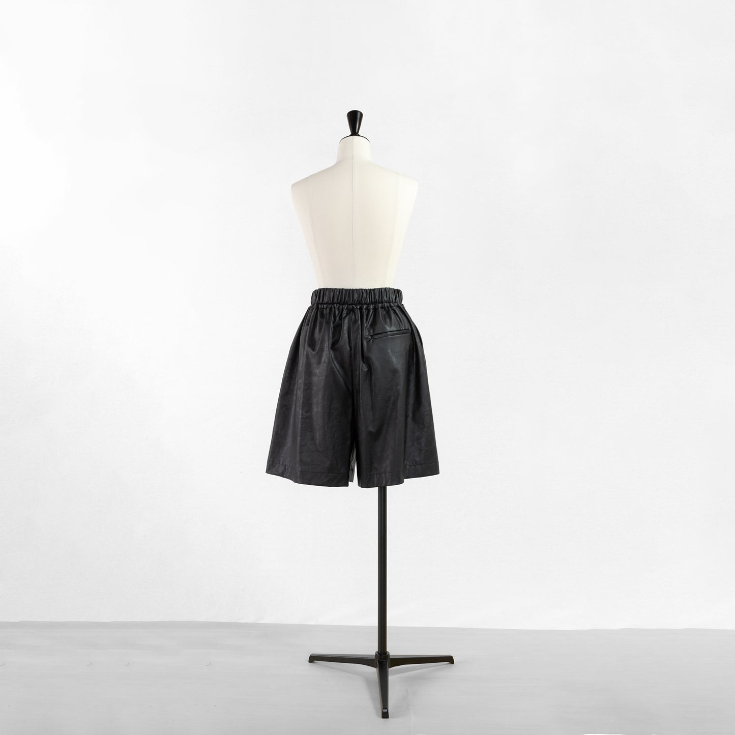 SACRA SYNTHETIC LEATHER SHORTS