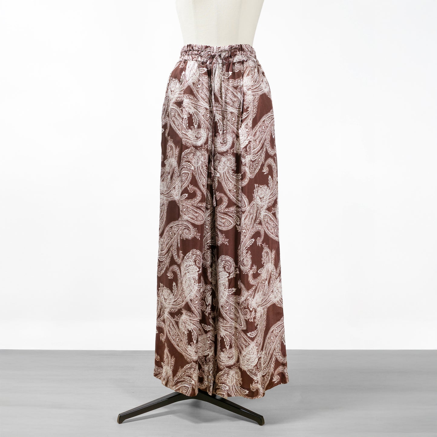25SS SACRA オーバーラップペイズリーパンツ