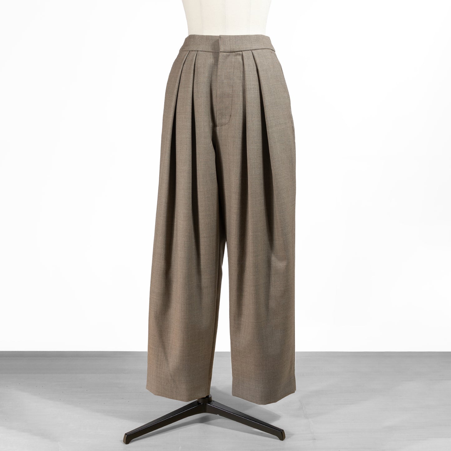 25AW SACRA ハイカウントウーステッドサージパンツ 125515112