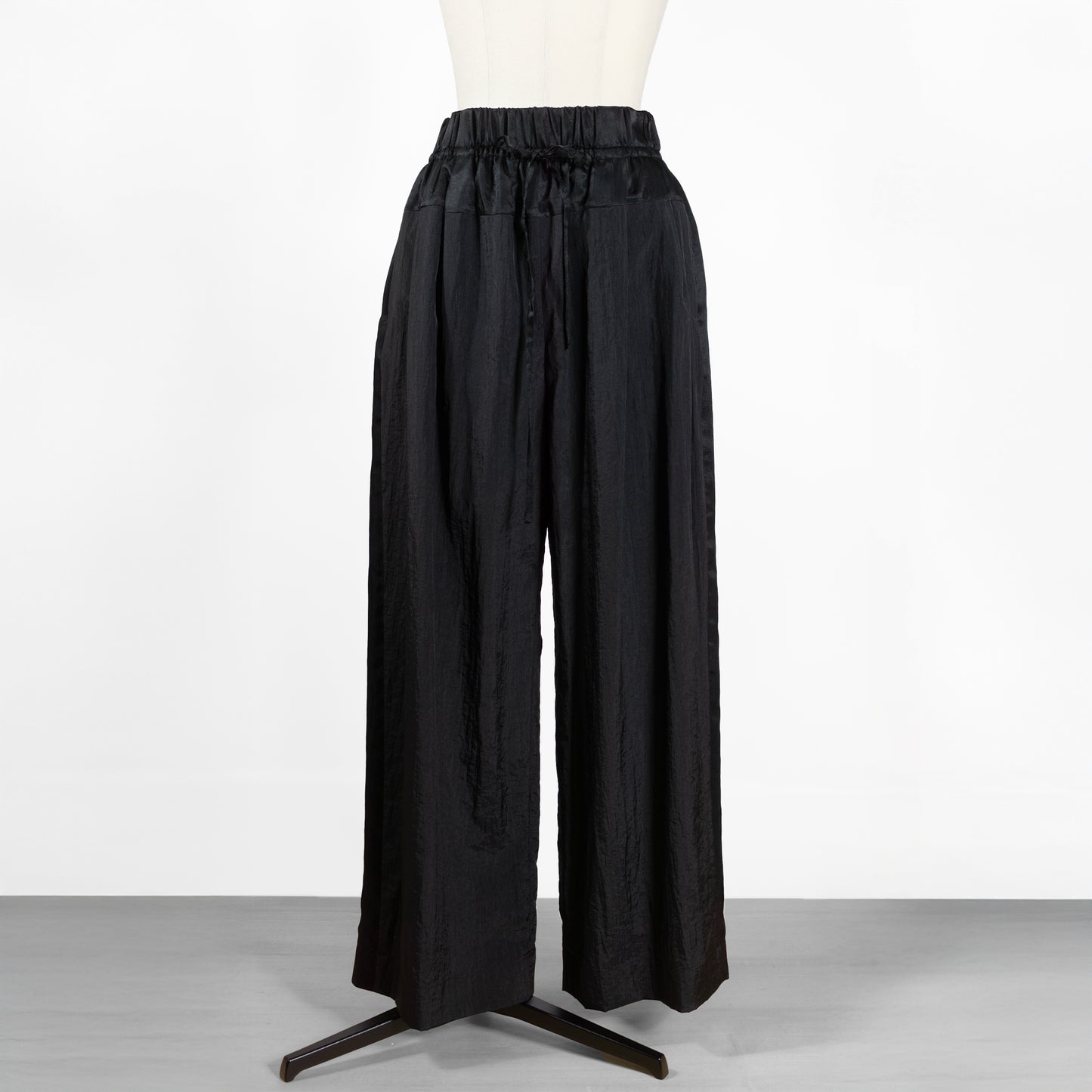25SS SACRA シアーシュリンクタフタパンツ
