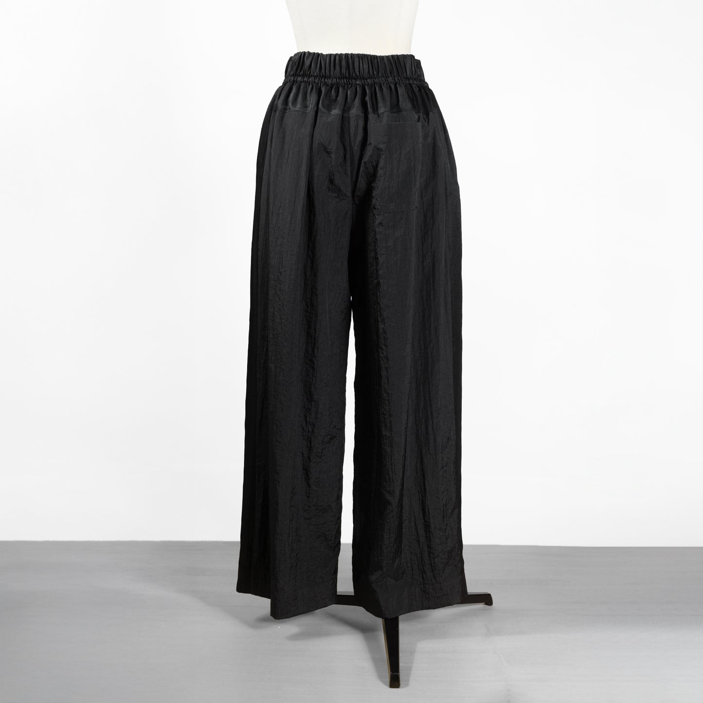 25SS SACRA シアーシュリンクタフタパンツ