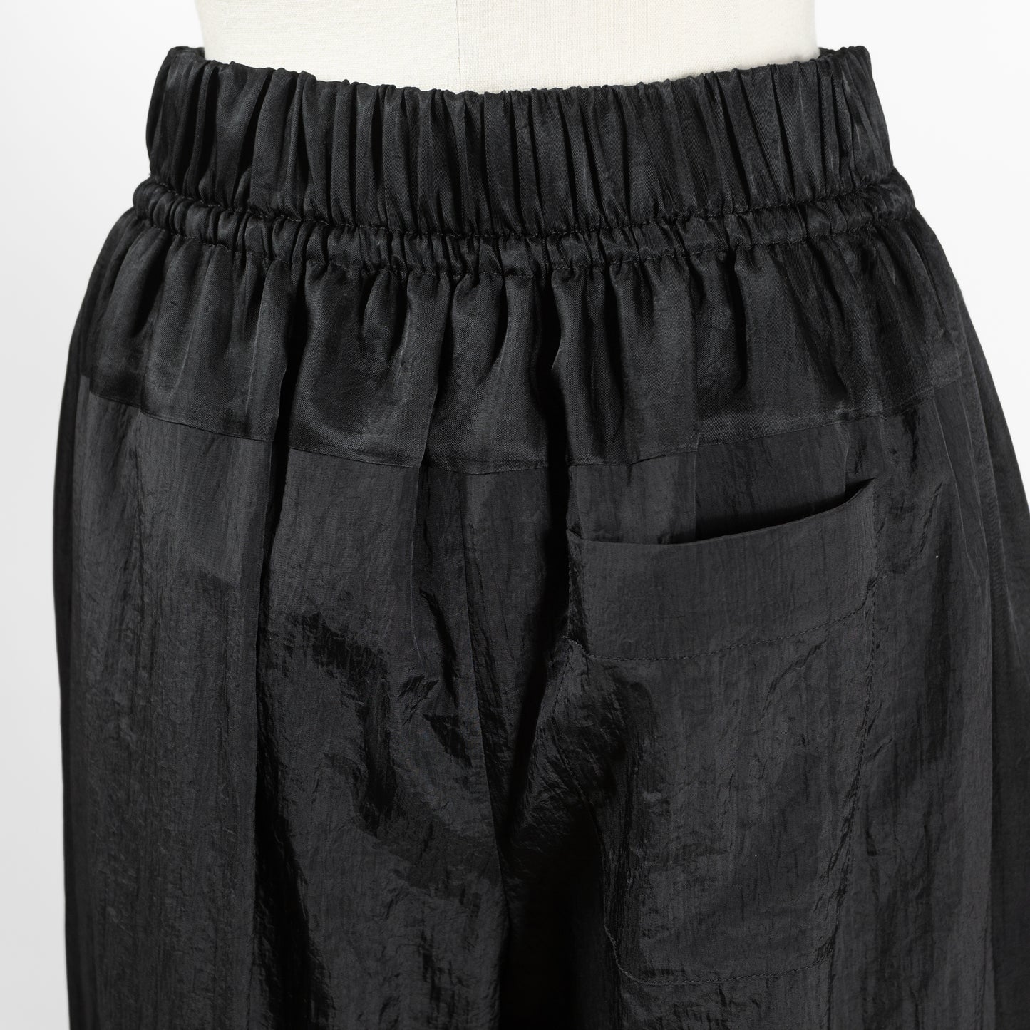 25SS SACRA シアーシュリンクタフタパンツ