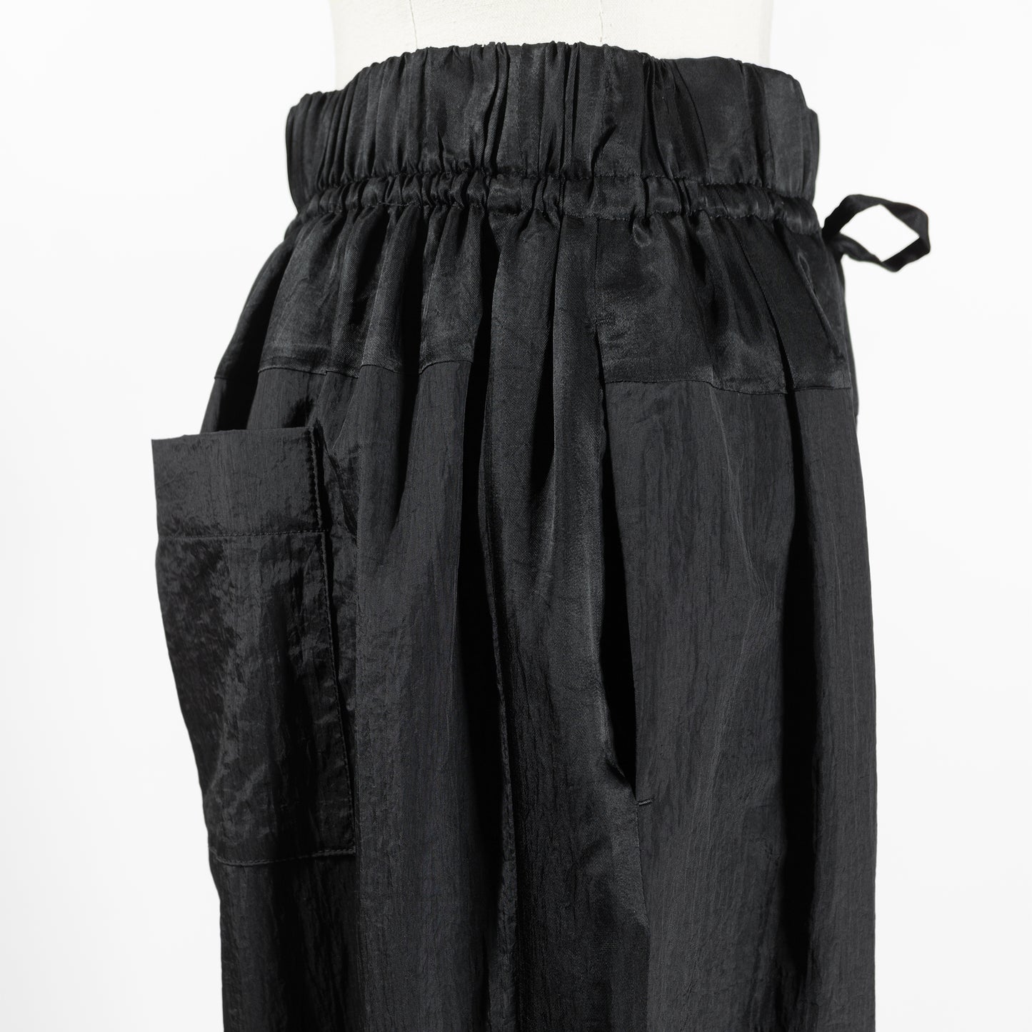 25SS SACRA シアーシュリンクタフタパンツ