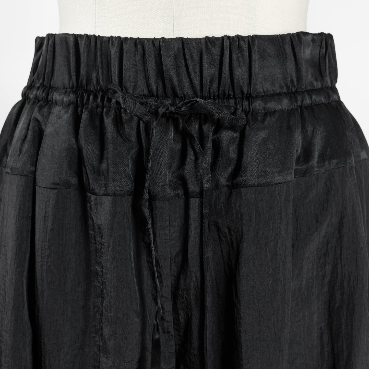 25SS SACRA シアーシュリンクタフタパンツ