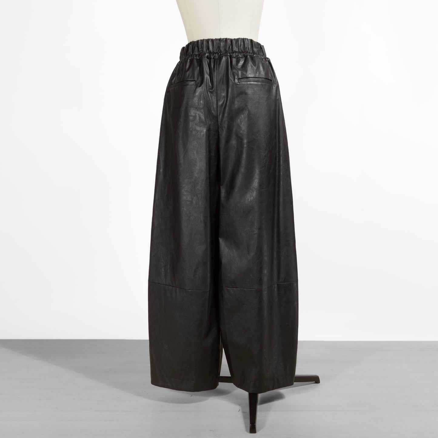 25AW SACRA シンセティックレザーパンツ 125521111