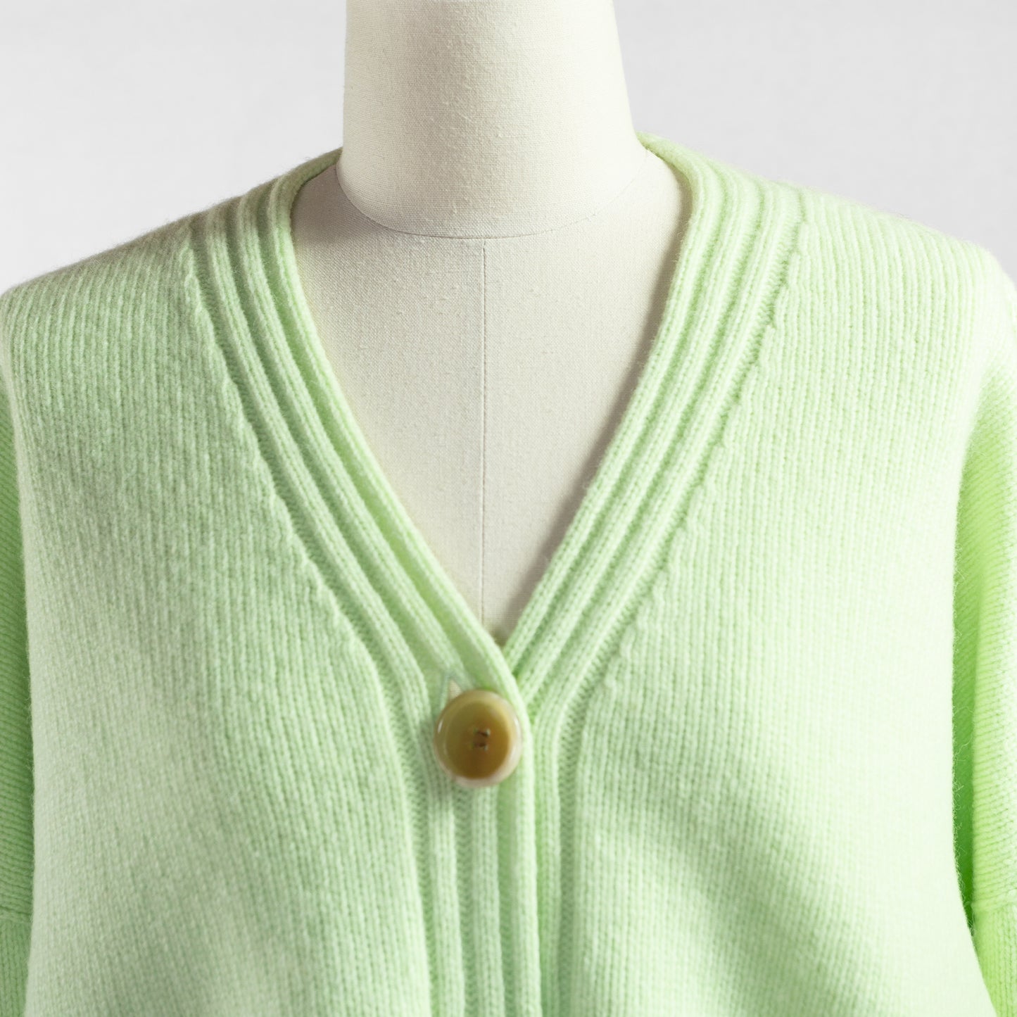 SARAHWEAR OOKINA BOTANNO V-NECK CARDIGAN