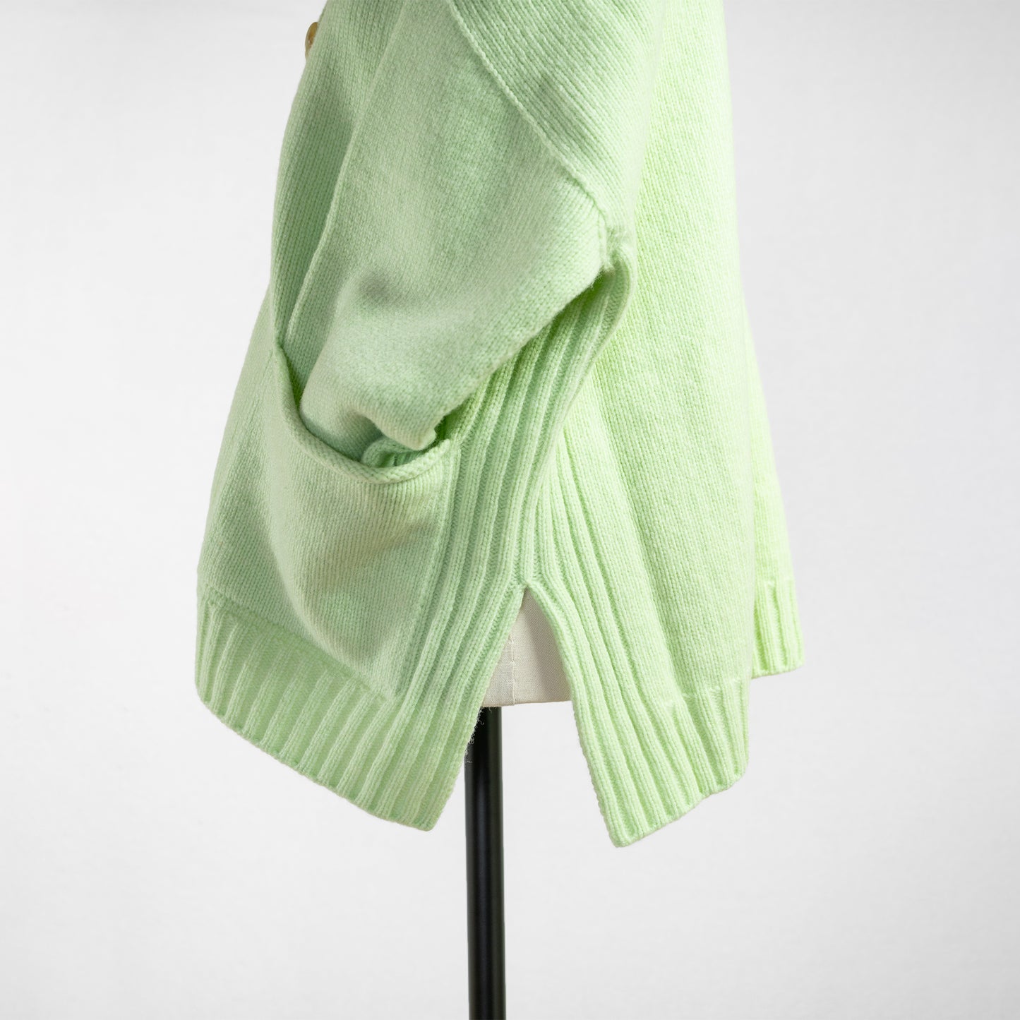 SARAHWEAR OOKINA BOTANNO V-NECK CARDIGAN