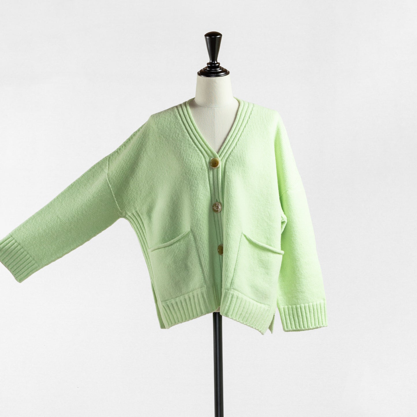SARAHWEAR OOKINA BOTANNO V-NECK CARDIGAN