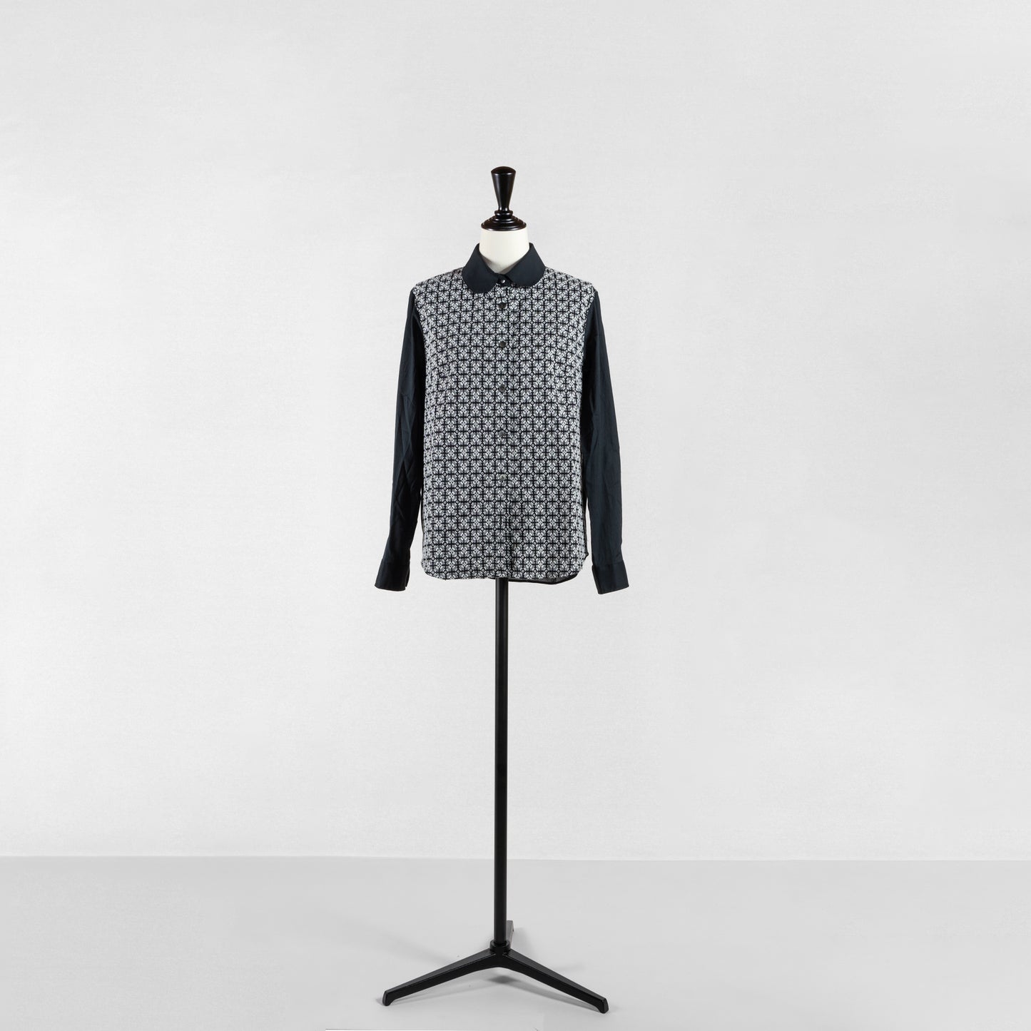 SARAHWEAR <SOPHIA>EMBROIDERY×PLAIN LAWN ROUND COLLAR BLOUSE