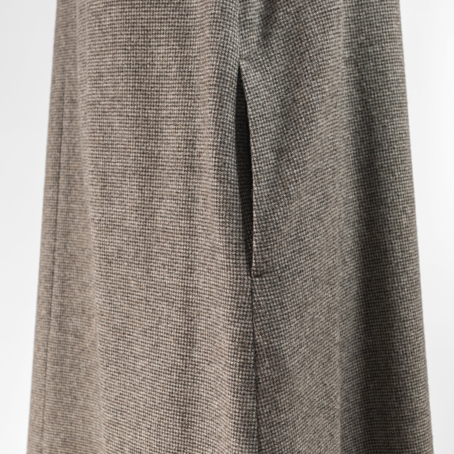 STAMP AND DIARY WOOL CHECK V NECK NO SLEEVE OP