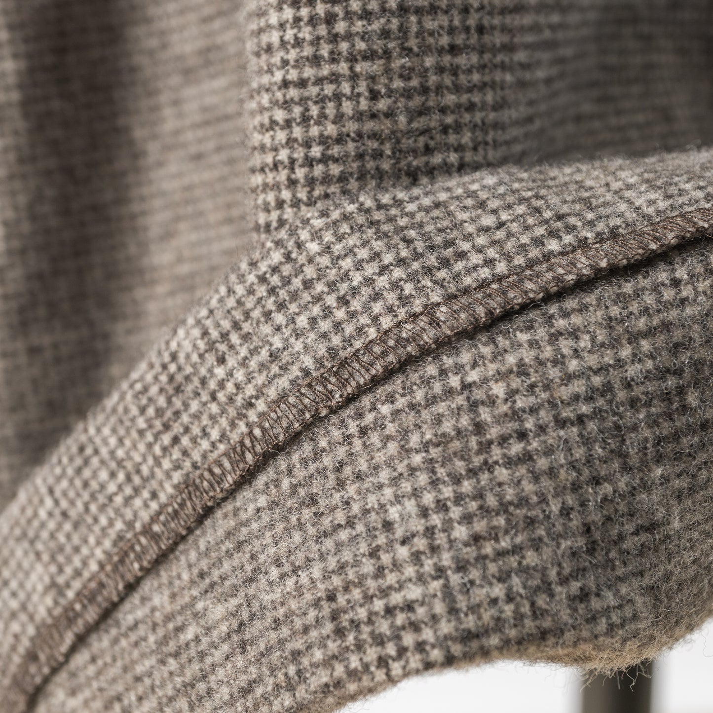 STAMP AND DIARY WOOL CHECK V NECK NO SLEEVE OP
