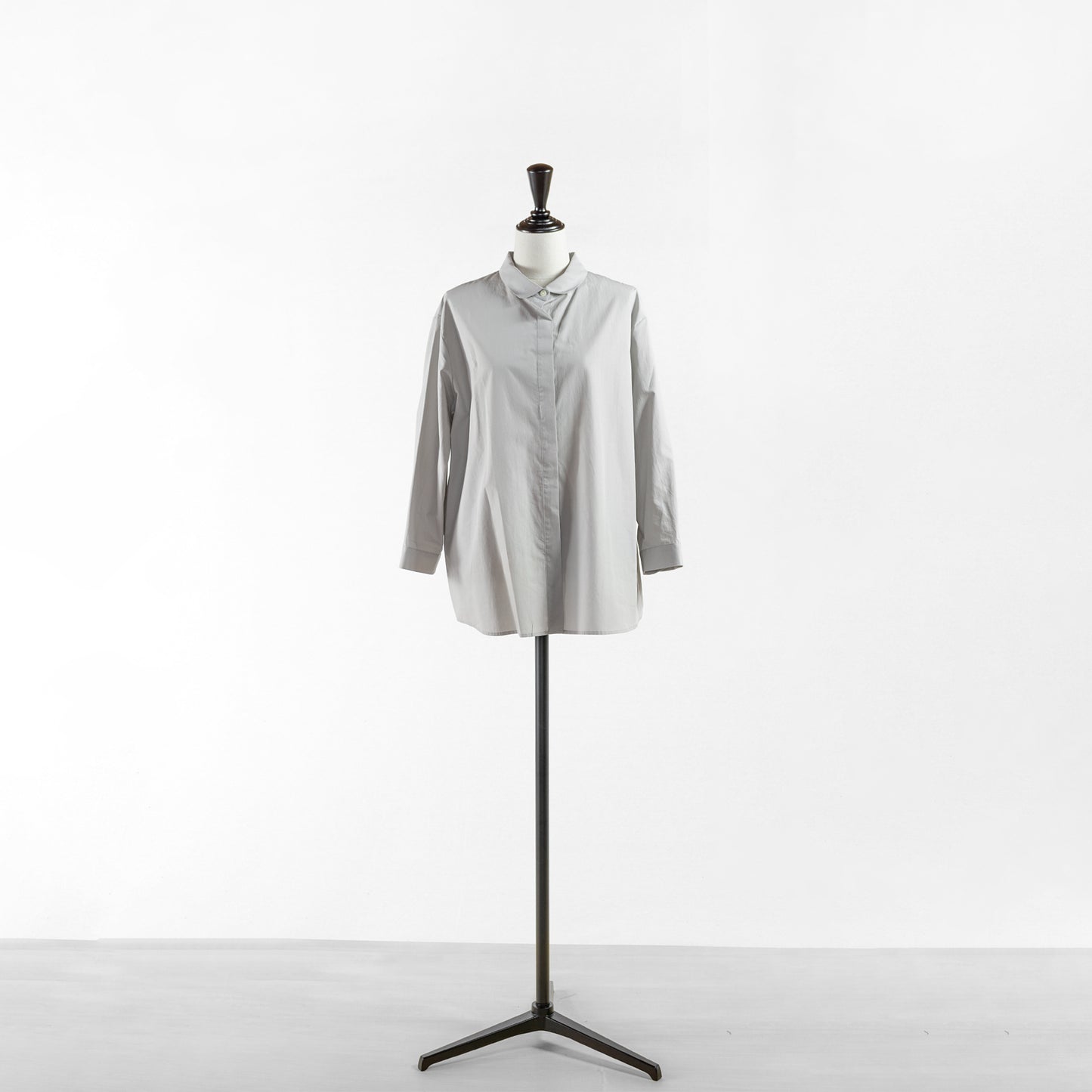 STAMP AND DIARY ROUND COLLAR BACK TUCK BLOUSE