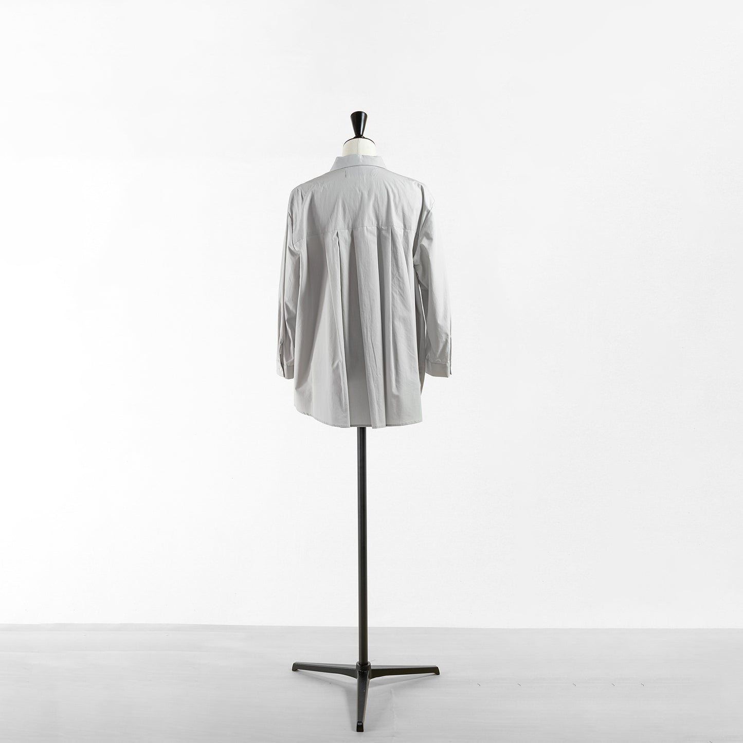 STAMP AND DIARY ROUND COLLAR BACK TUCK BLOUSE