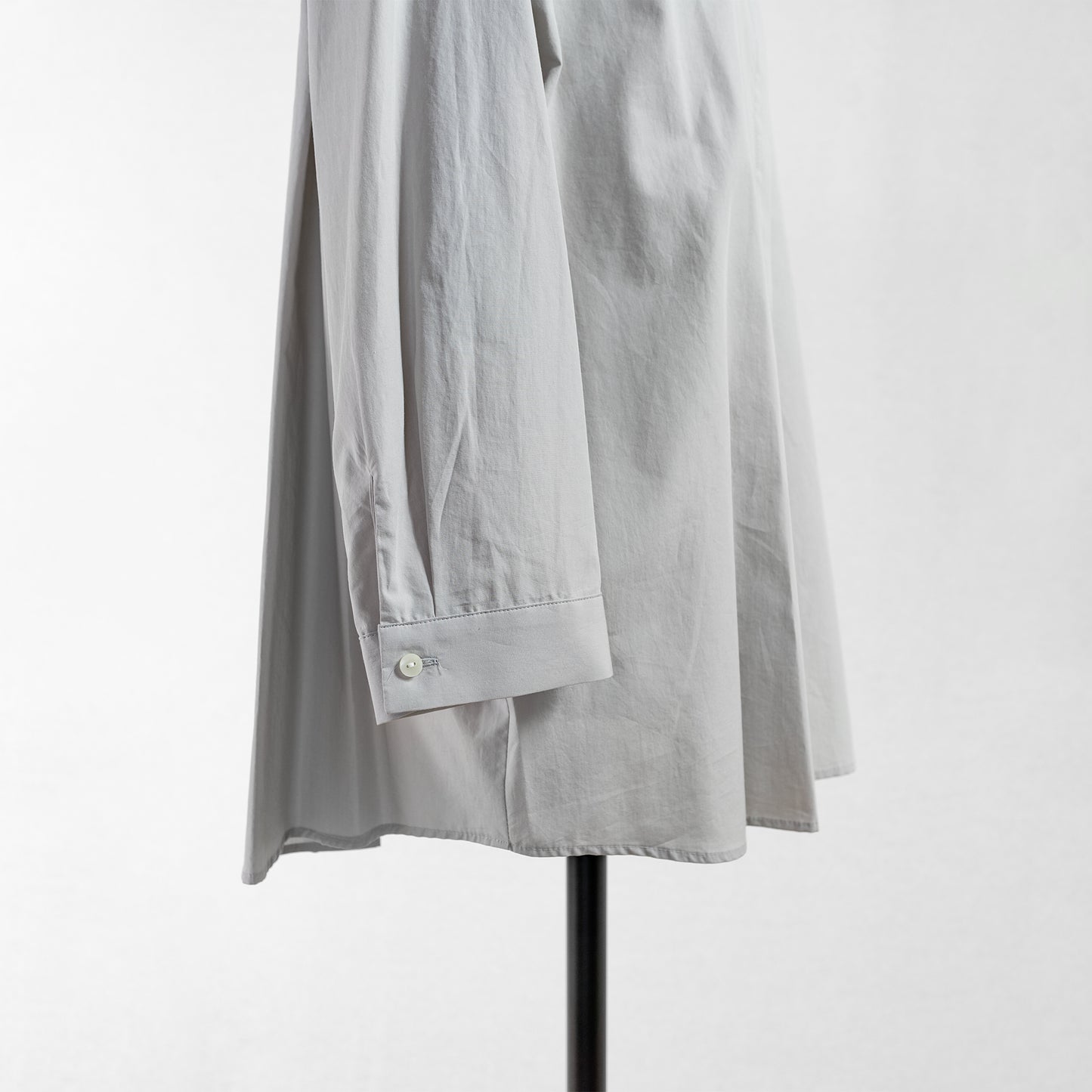 STAMP AND DIARY ROUND COLLAR BACK TUCK BLOUSE