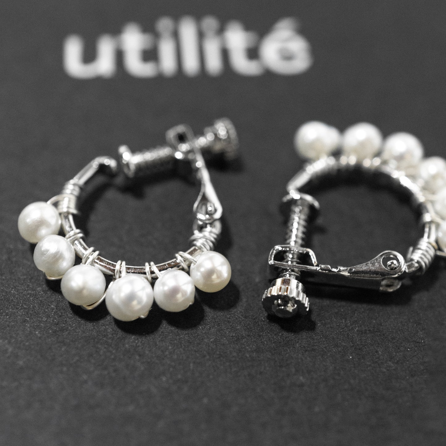 25SS utilité FRESHWATER PEARL HOOP EARRING