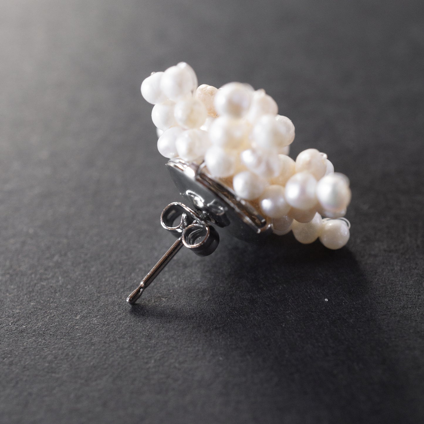 24SS utilité FRESH WATER PEARL FLOWER PIERCE