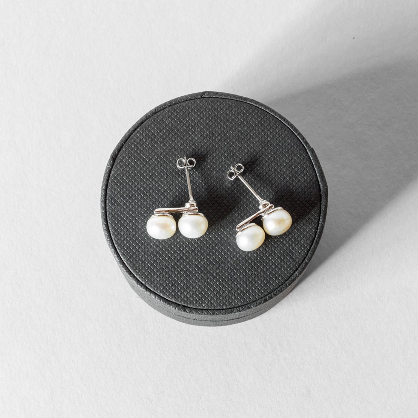 utilité × Ouca DOUBLE PEARL PIERCE