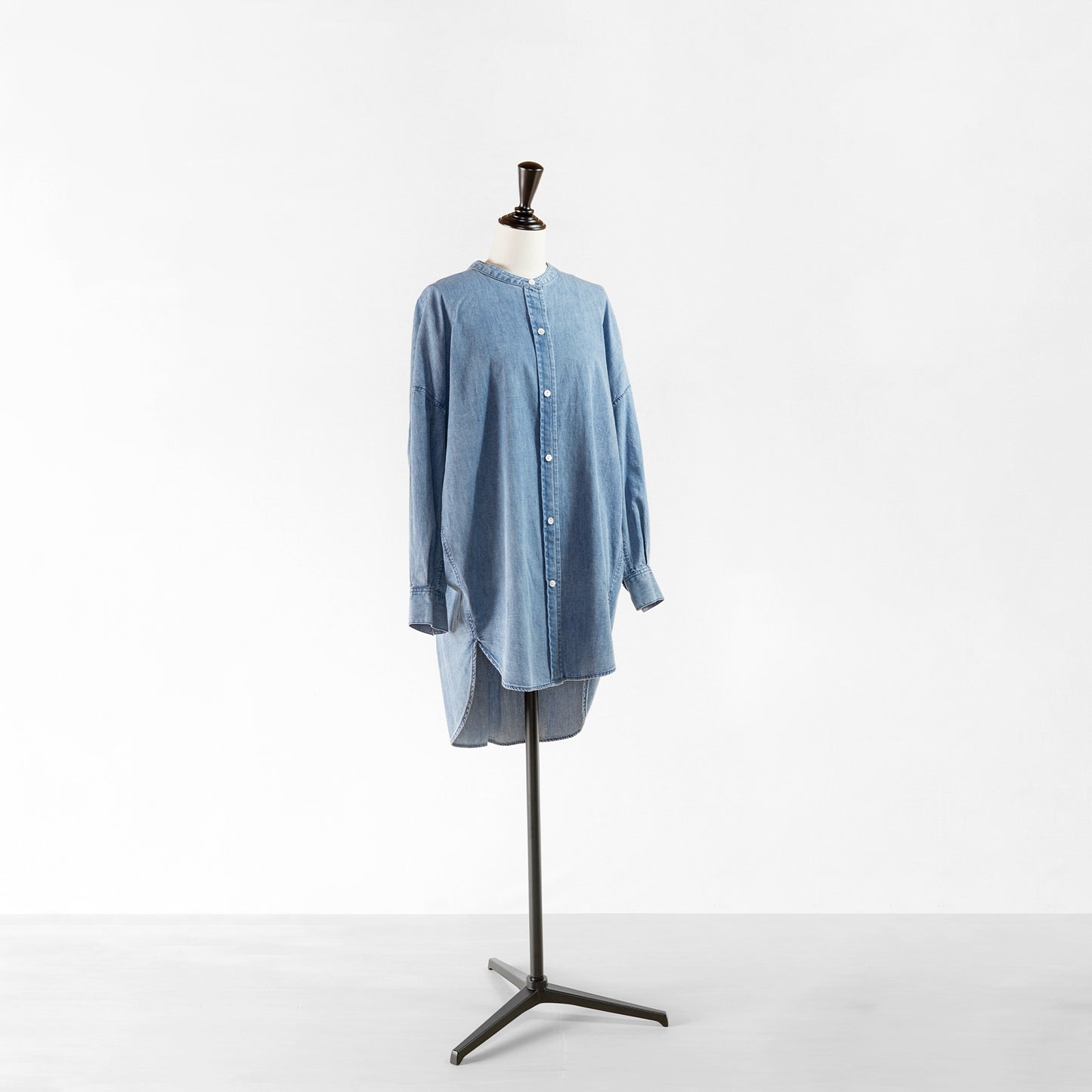 cafune CHAMBRAY BAND COLLAR LONG SHIRT