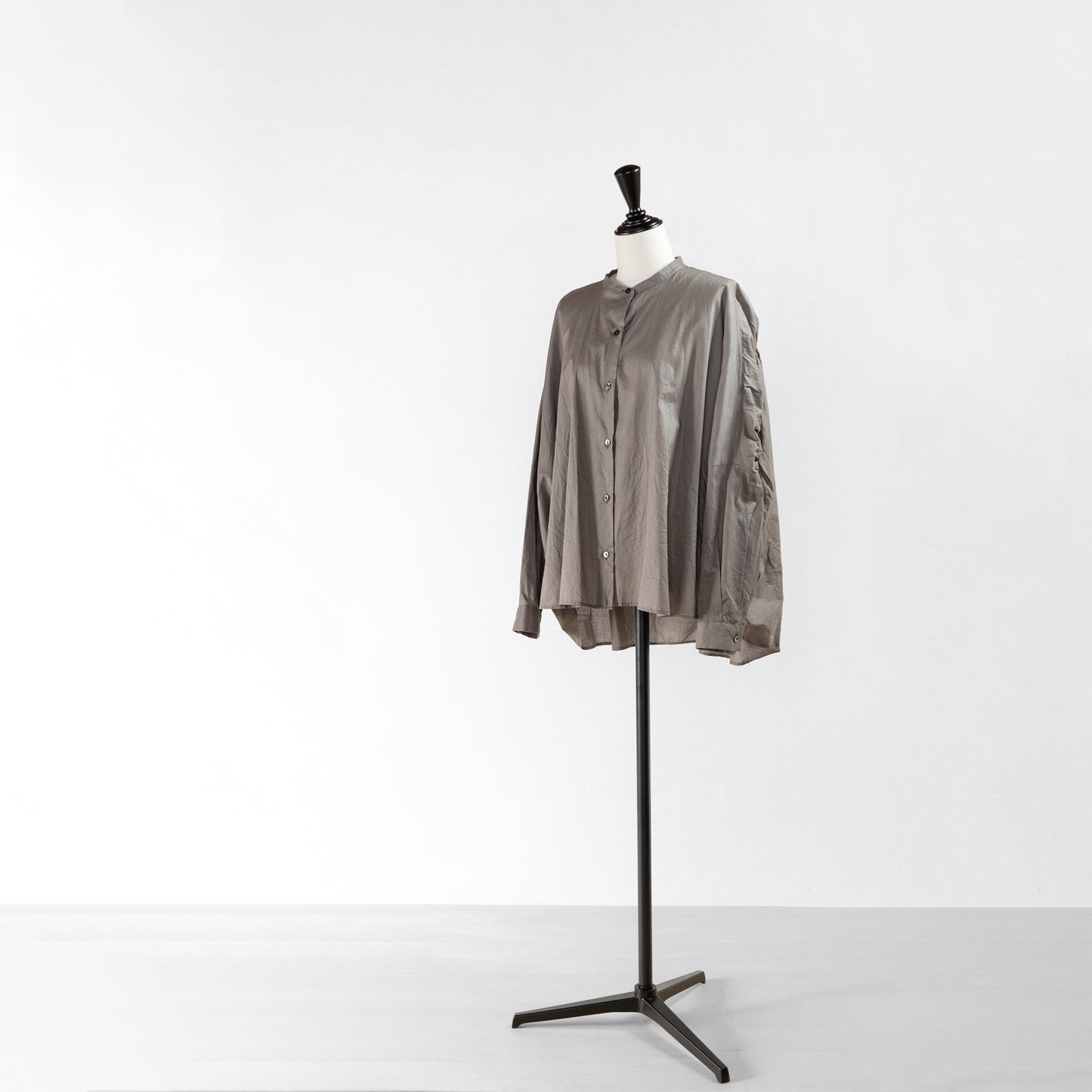 mizuiro ind BACK GATHERD WIDE SHIRT