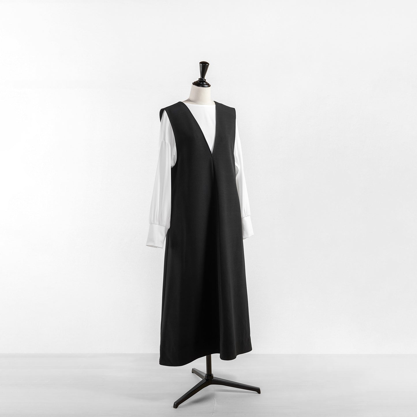 PASSIONE V-NECK JUMPER SKIRT