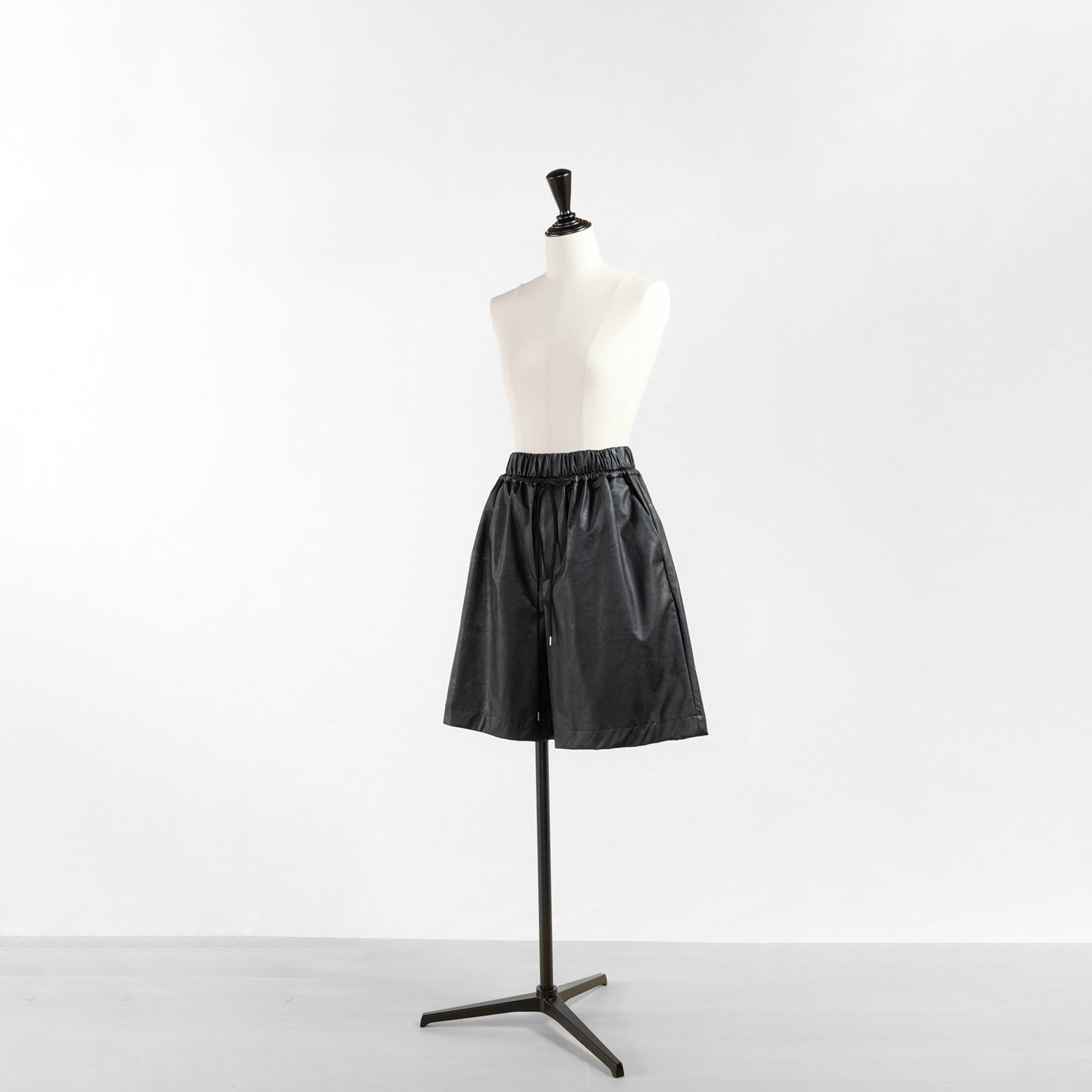 SACRA SYNTHETIC LEATHER SHORTS