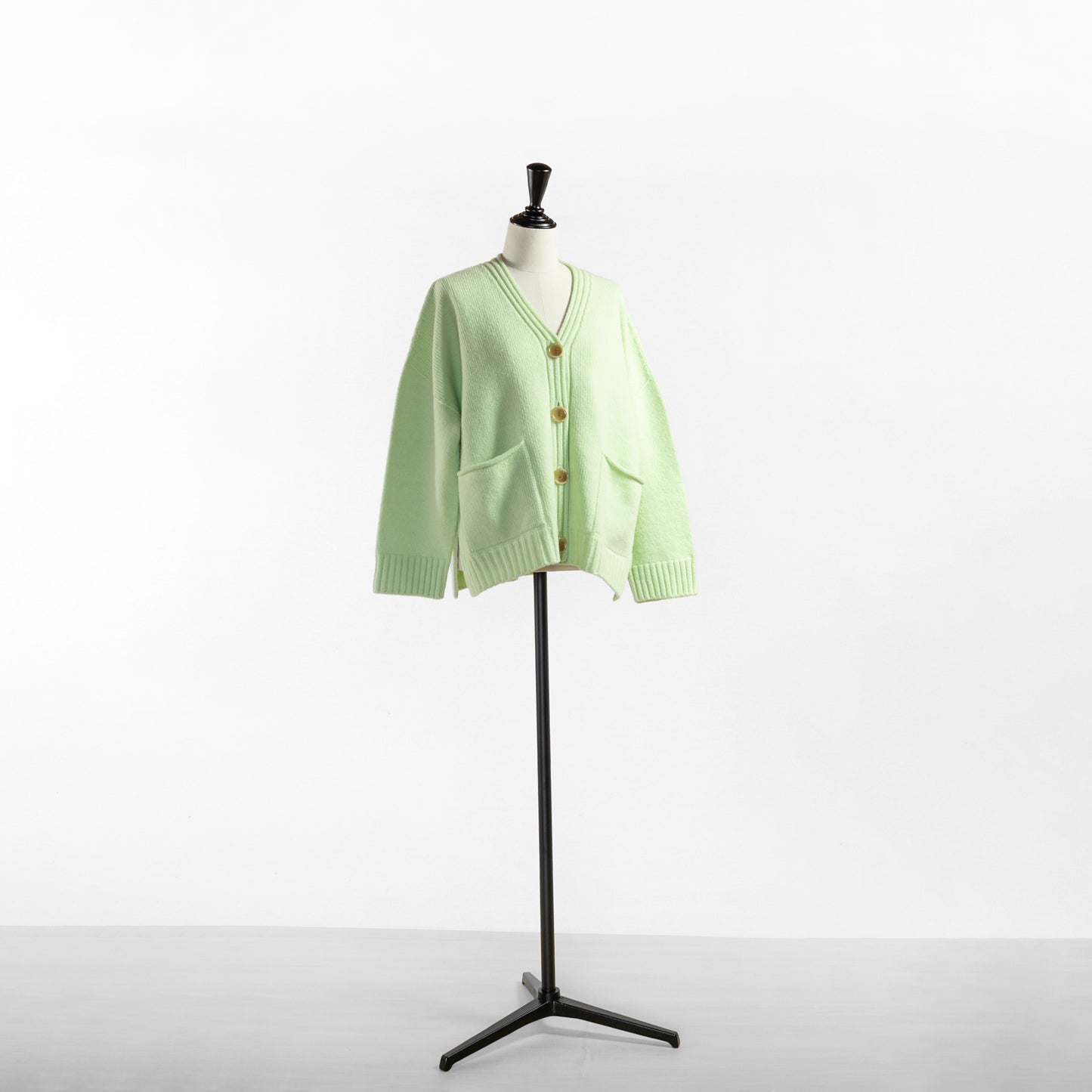 SARAHWEAR OOKINA BOTANNO V-NECK CARDIGAN