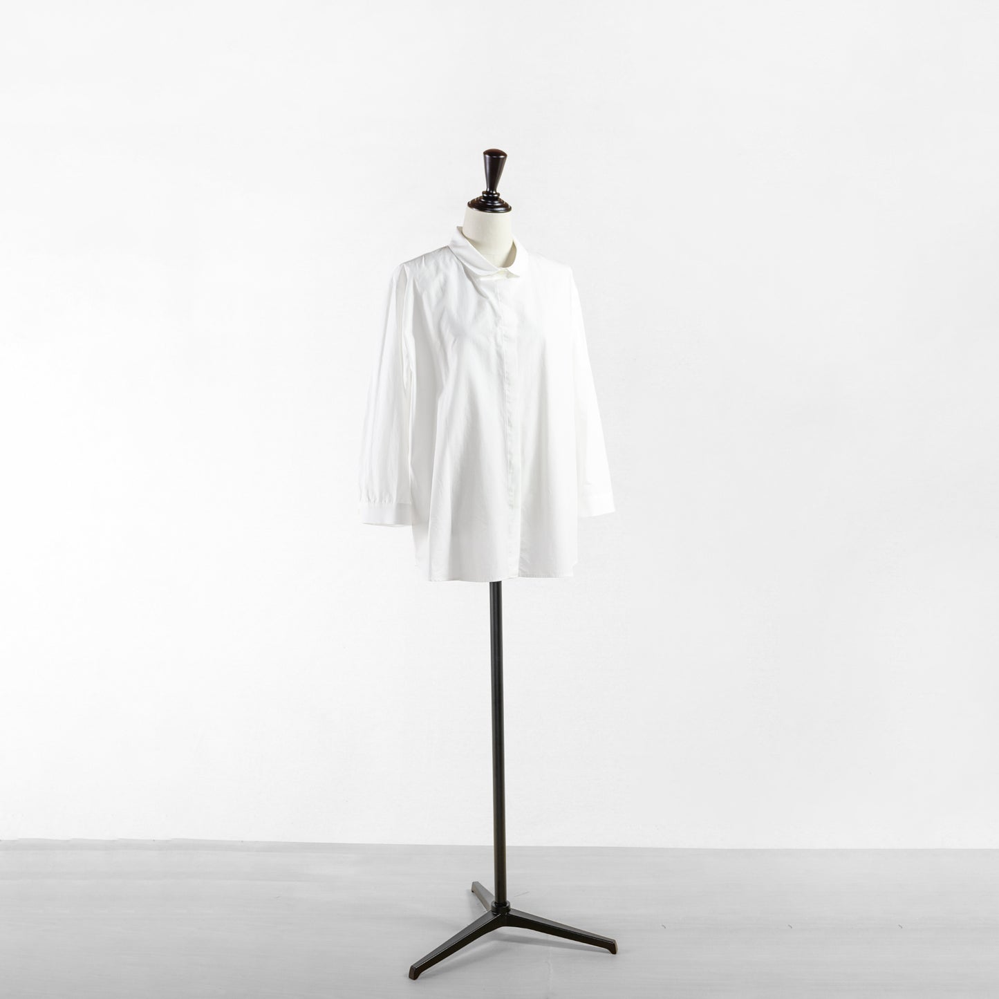 STAMP AND DIARY ROUND COLLAR BACK TUCK BLOUSE