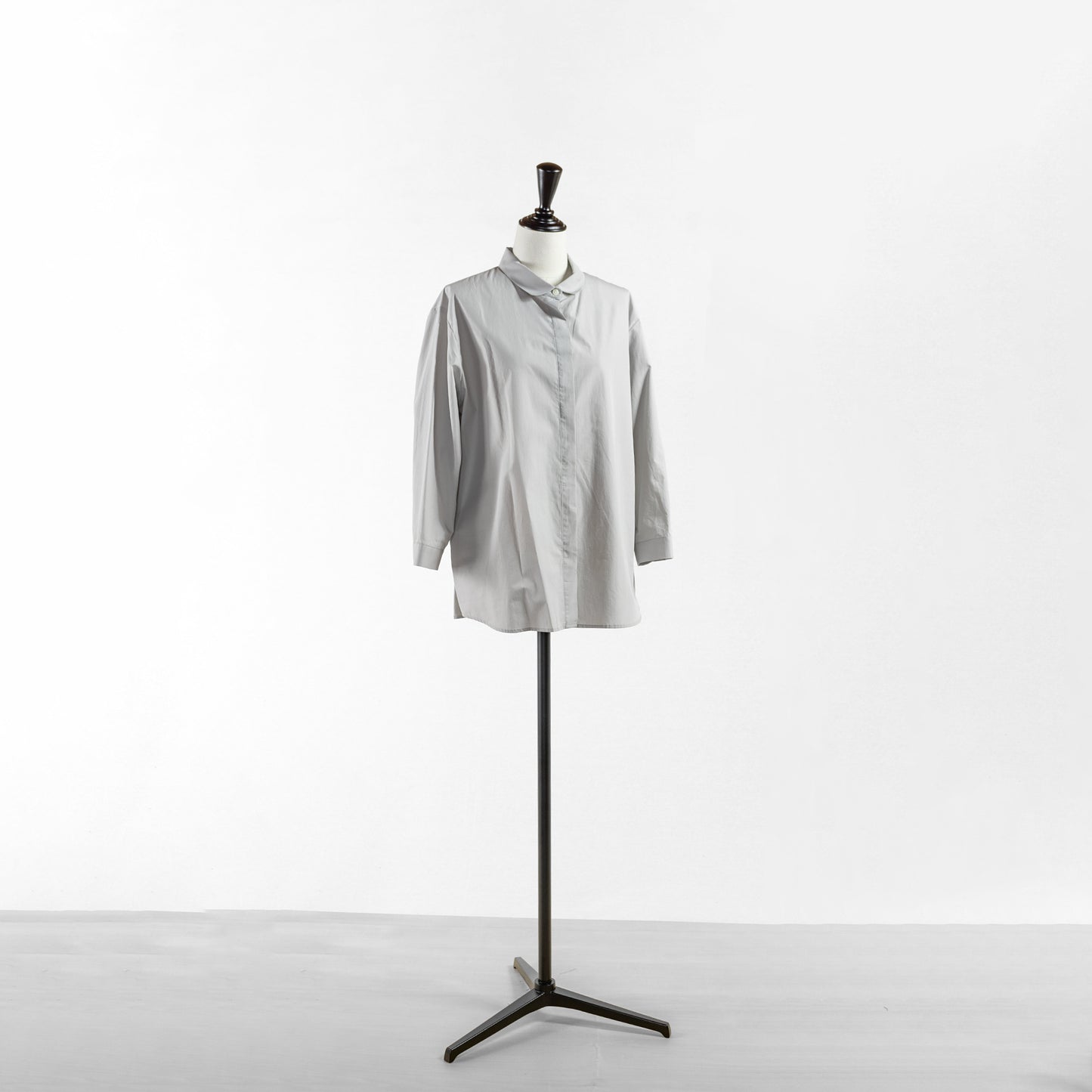 STAMP AND DIARY ROUND COLLAR BACK TUCK BLOUSE
