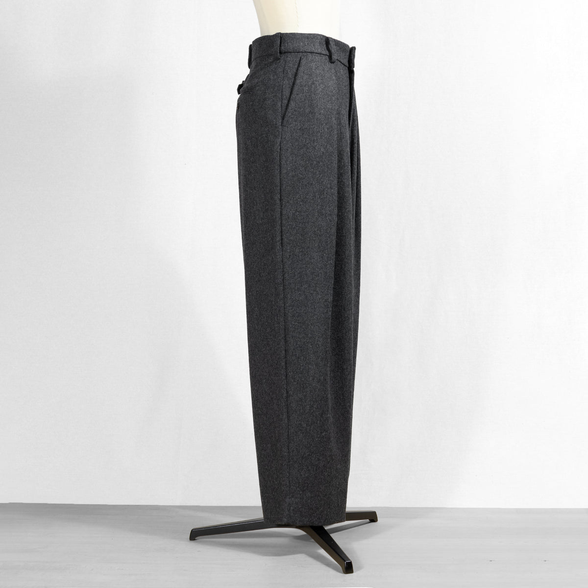 26AW SACRA クラシック フラノパンツ 126501112