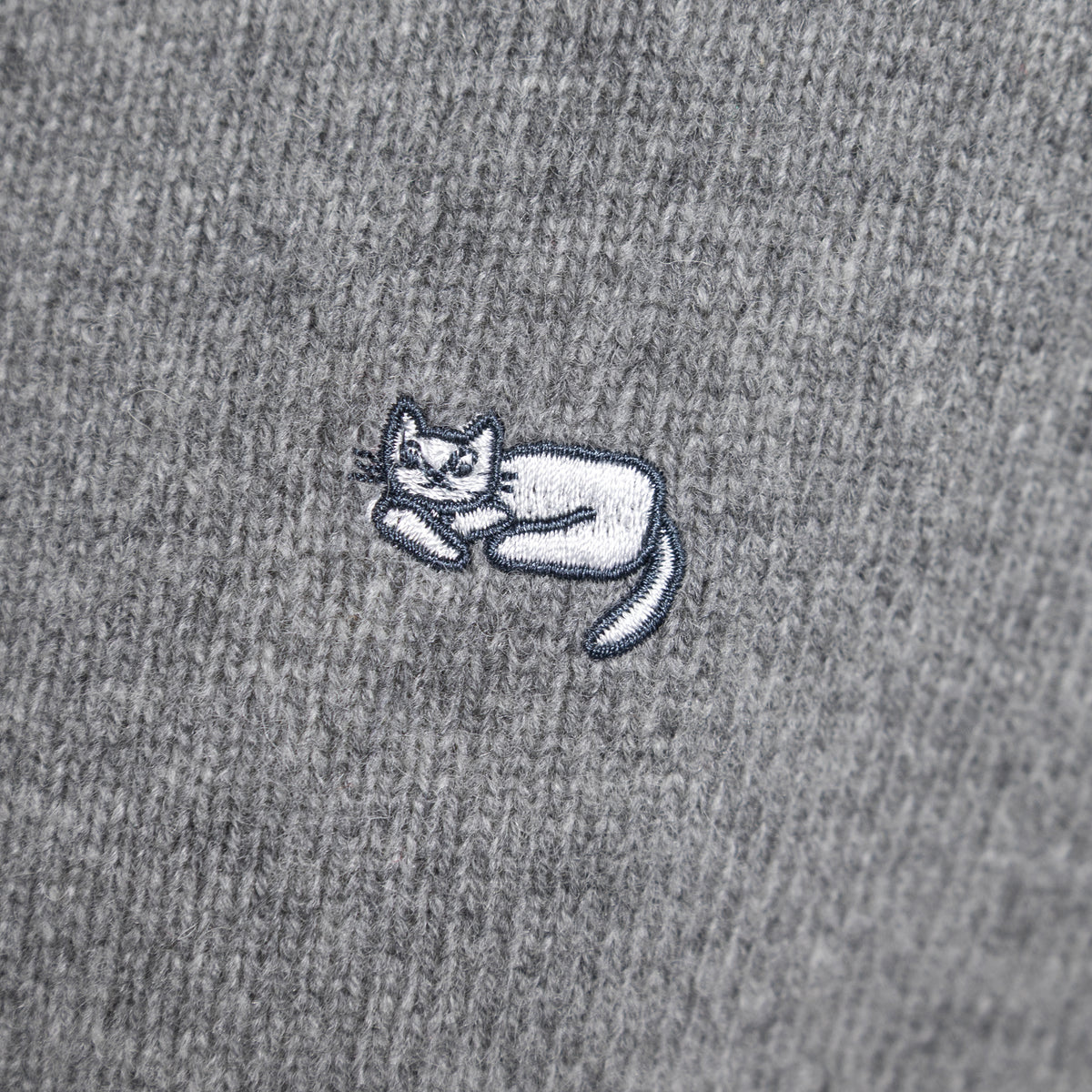 26AW grin ソフトラムナイロンぷくぷくネコ刺繍カーディガン 8264K-016