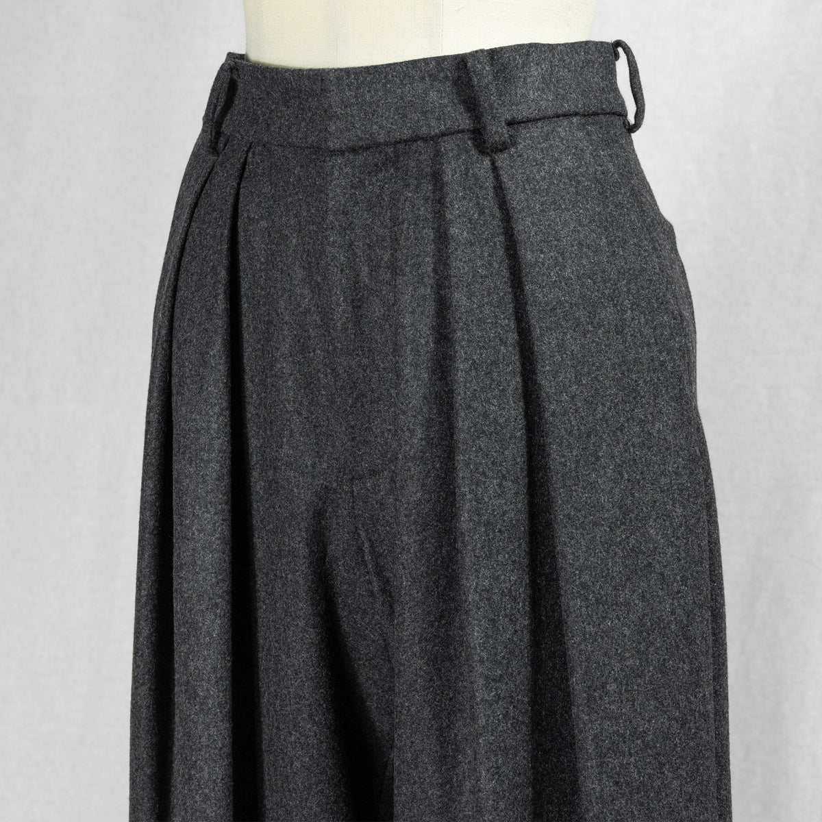26AW SACRA クラシック フラノパンツ 126501112