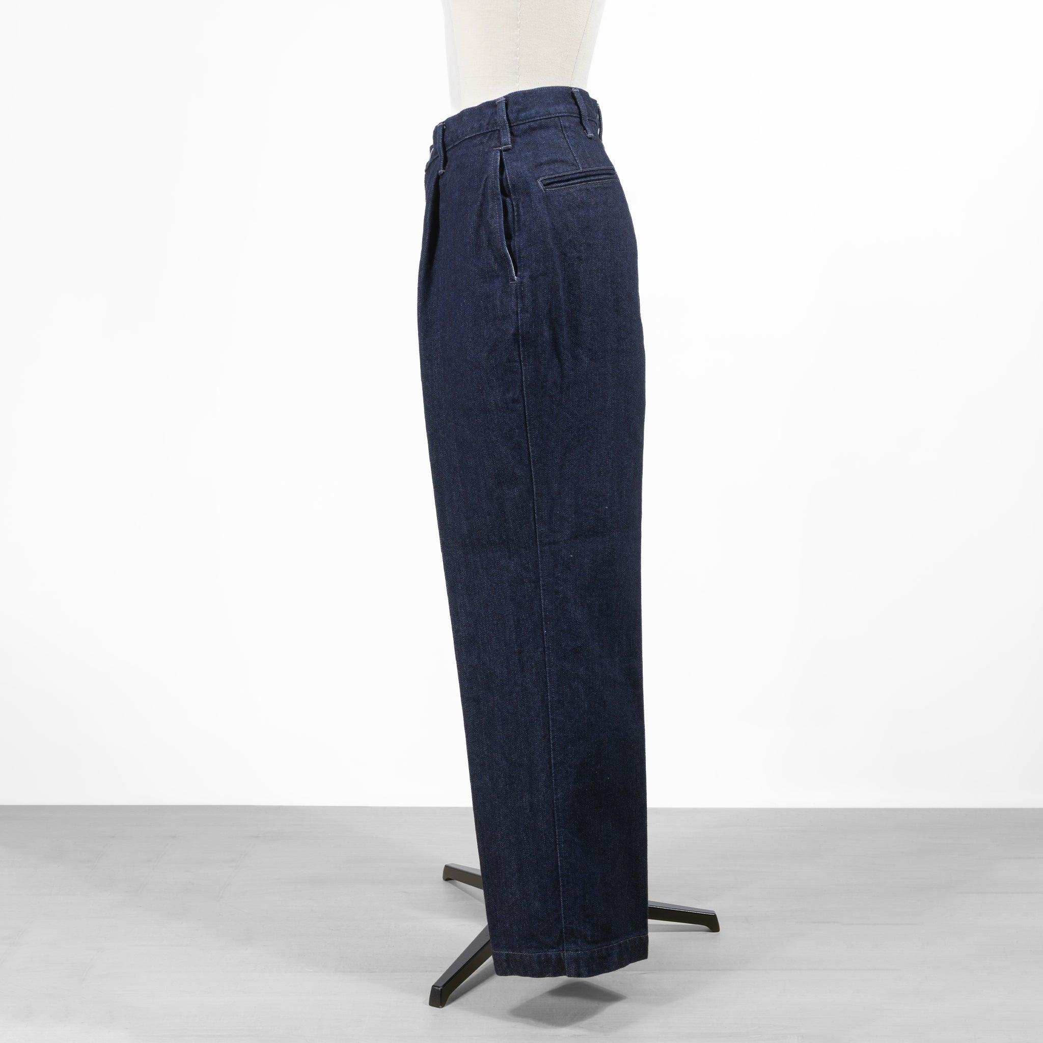 ONTADE公式｜BATONER バトナー ONE TUCK DENIM TROUSERS ONE WASH BN